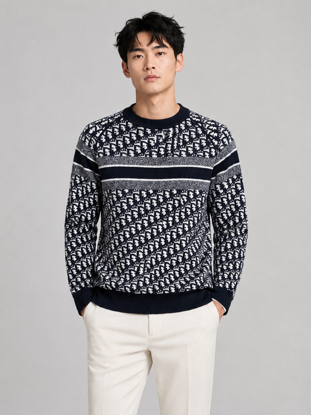 NO:955447,.Dio jacquard double-sided crew neck sweater. Fabric features: Select wool and nylon with a small amount of spandex blended yarn, taking into account the warm and skin-friendly texture of wool and the strong and wear-resistant properties of nylon. The spandex gives the fabric moderate elasticity, allowing the upper body to stretch without being tight. The yarn is fine and smooth, not easy to pill or shrink, and has good breathable and temperature-locking properties; Weaving process  Relying on imported computerized flat knitting machines for integrated weaving, double-sided jacquard technology is used to simultaneously weave the classic logo pattern all over the body. Patterns, horizontal stripes and letter jacquard layout are set through precise procedures, and the yarns are interlaced and woven according to the trajectory. The body, raglan sleeves, ribbed collar and cuffs are integrated into the entire blank; after the fabric piece is completed, it is pre-shrunk, washed and shaped to balance the fabric tension and prevent deformation after washing; finally, the shoulder seams are sewn and trimmed to completely retain the jacquard pattern. Details  The round neck is ribbed, with long-lasting elasticity and not easy to loosen. The collar line is smooth and fits the neck without being stuffy or stuck. The cuffs and hem are closed with high-density ribbing of the same color, which has balanced elasticity, effective windproof and temperature locking, and is not easy to loosen and curl after multiple washings. Accessories have one-to-one customized size marks. One-to-one customized washable labels. Size: 46 48 50 52 Must smash,, dior, sweaters,19860909.Dio提花双面穿圆领毛衣 面料特点 甄选羊毛、锦纶搭配少量氨纶混纺纱线,兼顾羊毛温润亲肤的质感与锦纶强韧耐磨属性,氨纶赋予面料适度弹力,上身舒展不紧绷.纱线细腻顺滑,不易起球、不易缩水,拥有良好透气锁温性能；  织造工艺 依托进口电脑横机一体化织造,采用双面提花工艺同步织出全身满幅经典标识纹样.通过精准程序设定纹样、横向条纹与字母提花排版,纱线按轨迹交错编织,衣身、插肩袖、罗纹领口袖口一体化织造成整片毛坯；完成织片后进行预缩、水洗定型,平衡面料张力,防止成衣洗后变形；最后缝合肩缝、收整裁边,完整保留提花图案. 细节 圆领为罗纹收织,弹力持久不易松垮,领圈走线平整,贴合颈部不闷不卡；袖口与下摆采用同色系高密度罗纹收口,弹性均衡,有效防风锁温,多次水洗不易松弛卷边.  辅料一比一定制尺码唛 一比一定制水洗标 Size:46 48 50 52 必须砸锅,,dior,sweaters,,Men's clothing