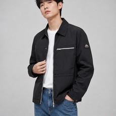 Goose kn饰标翻领夹克 面料选择: 这款翻领夹克采用57%再生尼龙+40%棉+3%弹性纤维混纺面料,面料与内衬同质 Goose kn饰标翻领夹克 面料选择: 这款翻领夹克采用57%再生尼龙+40%棉+3%弹性纤维混纺面料,面料与内衬同质