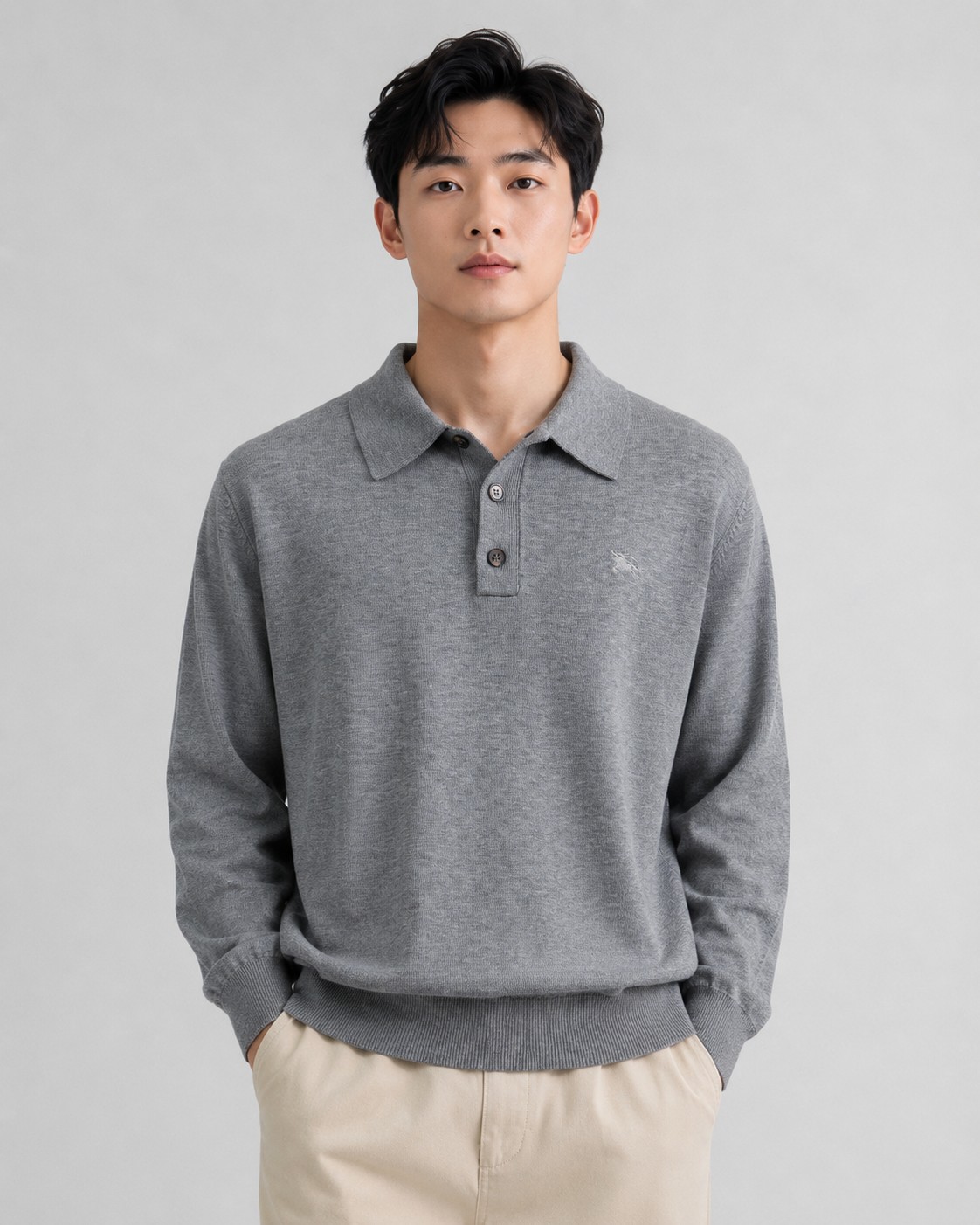 Bur长袖Polo针织衫   面料选择： 甄选多元棉羊毛混纺面料，羊绒搭配羊毛、棉，辅以聚酰胺与弹性纤维科学配比。进口针