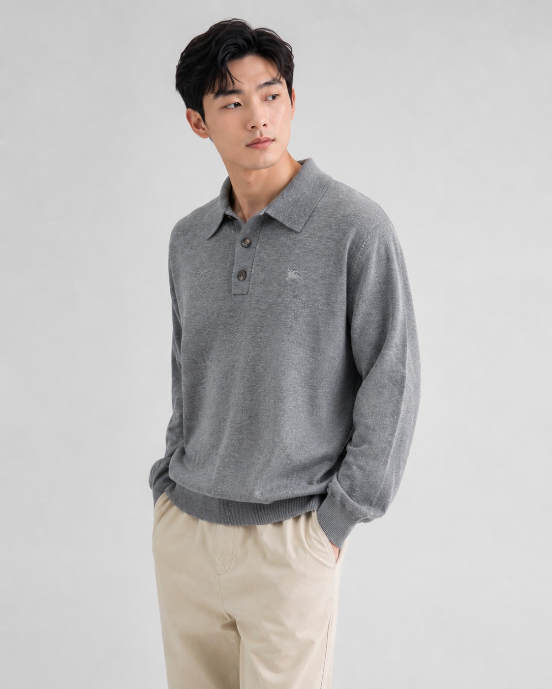 Bur长袖Polo针织衫   面料选择： 甄选多元棉羊毛混纺面料，羊绒搭配羊毛、棉，辅以聚酰胺与弹性纤维科学配比。进口针