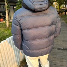 羽绒服-。Monc刀锋武士口袋连帽羽绒服 面料选择: 面料与里料均采用100%聚酰胺纤维(锦纶)打造,高密度织造布面细 羽绒服-。Monc刀锋武士口袋连帽羽绒服 面料选择: 面料与里料均采用100%聚酰胺纤维(锦纶)打造,高密度织造布面细