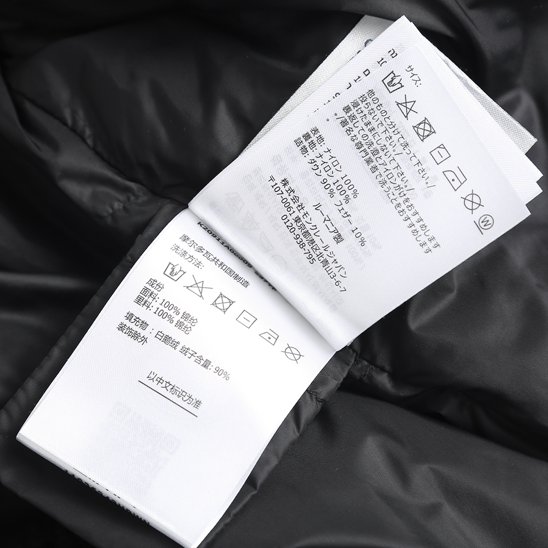 羽绒服-。Monc刀锋武士口袋连帽羽绒服 面料选择:  面料与里料均采用100%聚酰胺纤维(锦纶)打造，高密度织造布面细