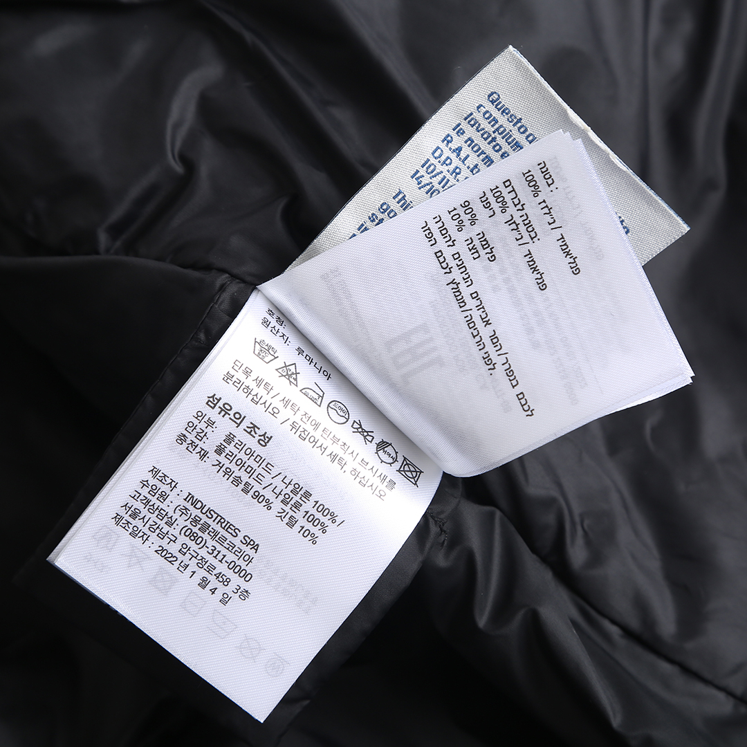 羽绒服-。Monc刀锋武士口袋连帽羽绒服 面料选择:  面料与里料均采用100%聚酰胺纤维(锦纶)打造，高密度织造布面细