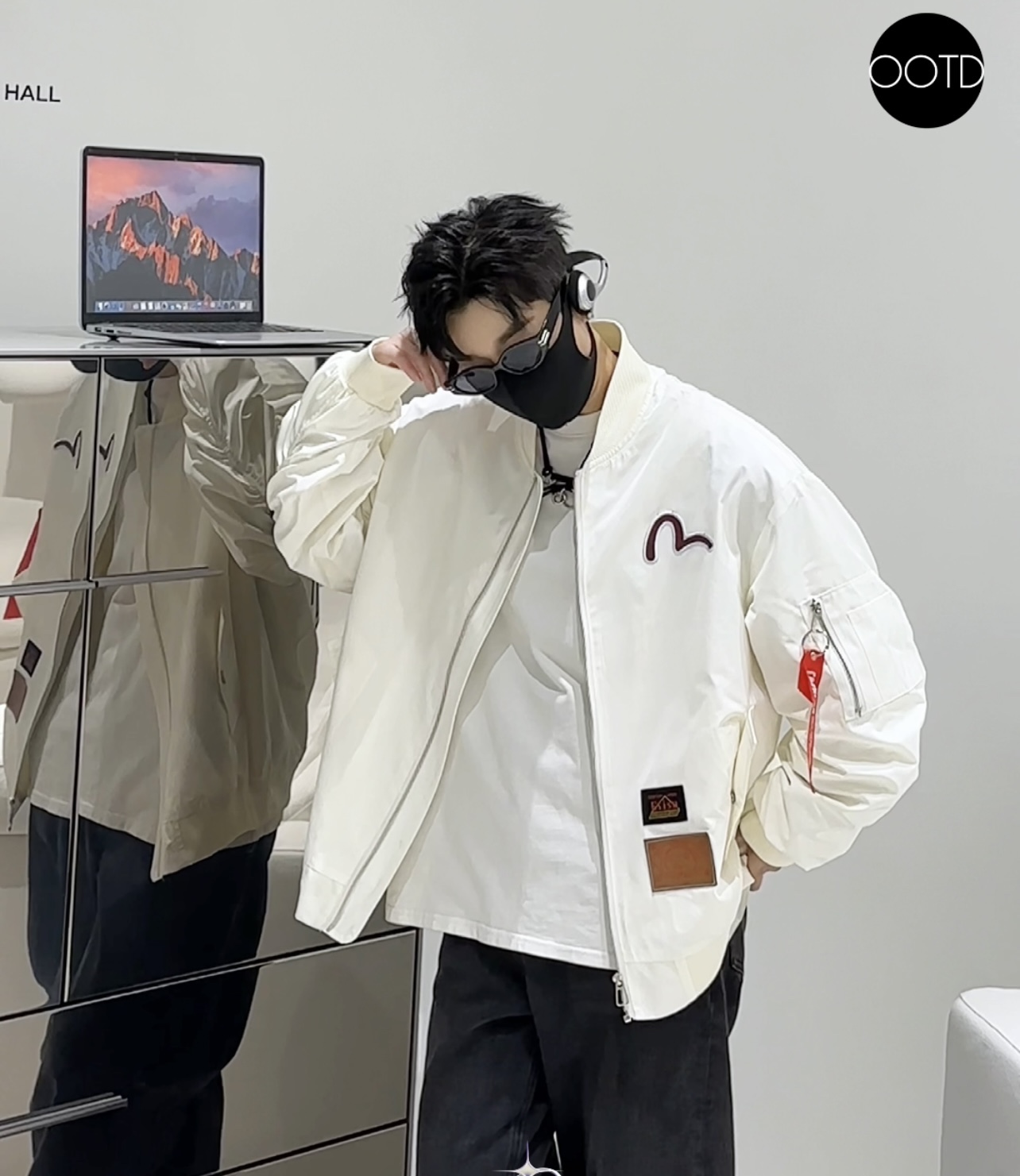 Luxury Evisu Buddha Flight Jacket: Detailed Features and Design Summary - 图片 1