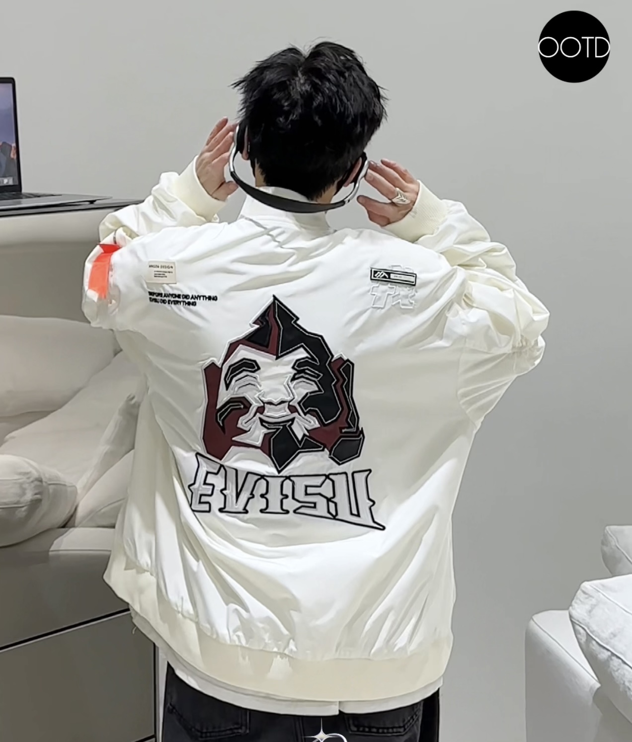 Luxury Evisu Buddha Flight Jacket: Detailed Features and Design Summary - 图片 5