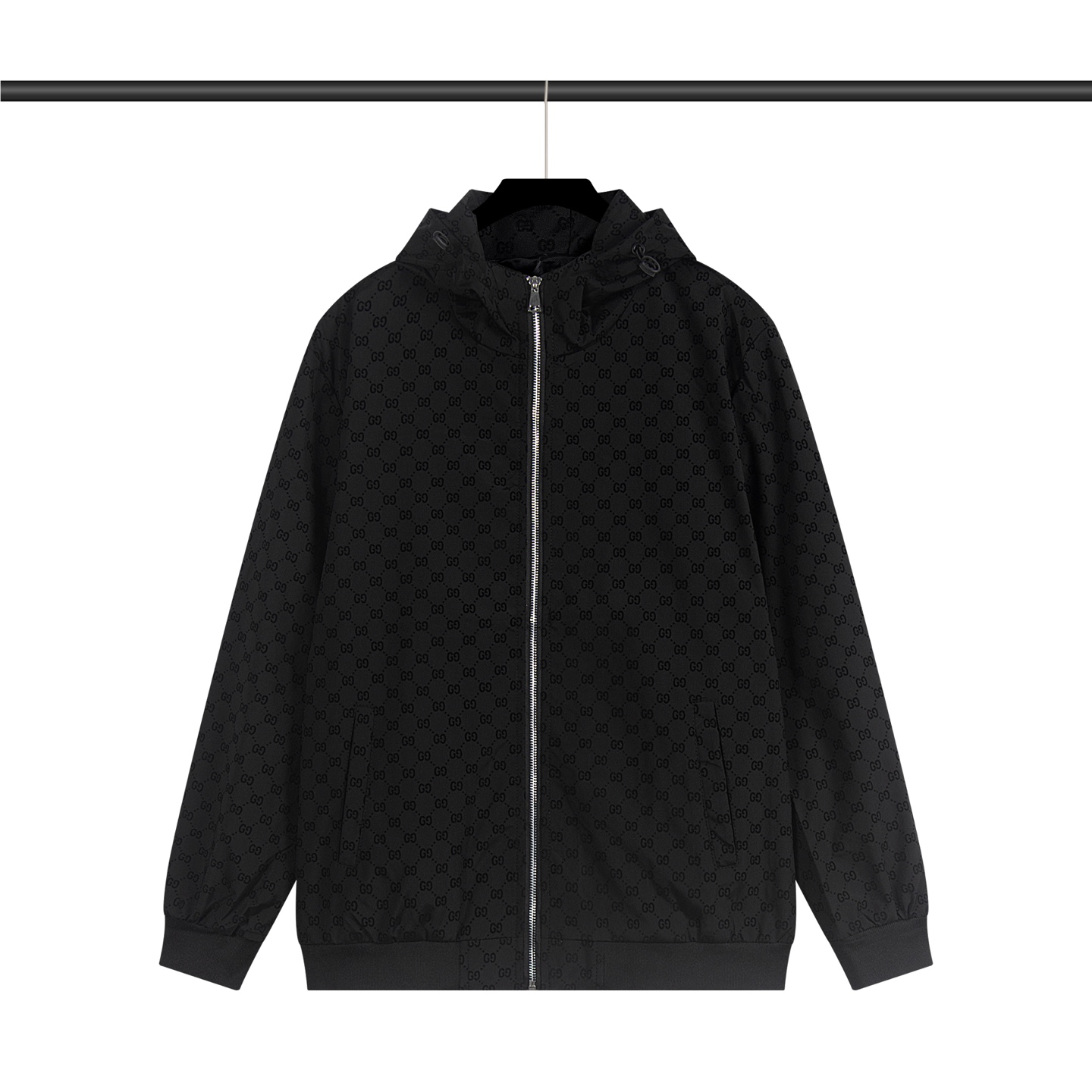 P160💰
Gucci GC满logo连帽风衣复古夹克外套
采用面料定制满LOGO提花面料非常值得入手的百搭单品 值得入手不后悔
尺码:M/L/XL/XXL
颜色;黑色满印