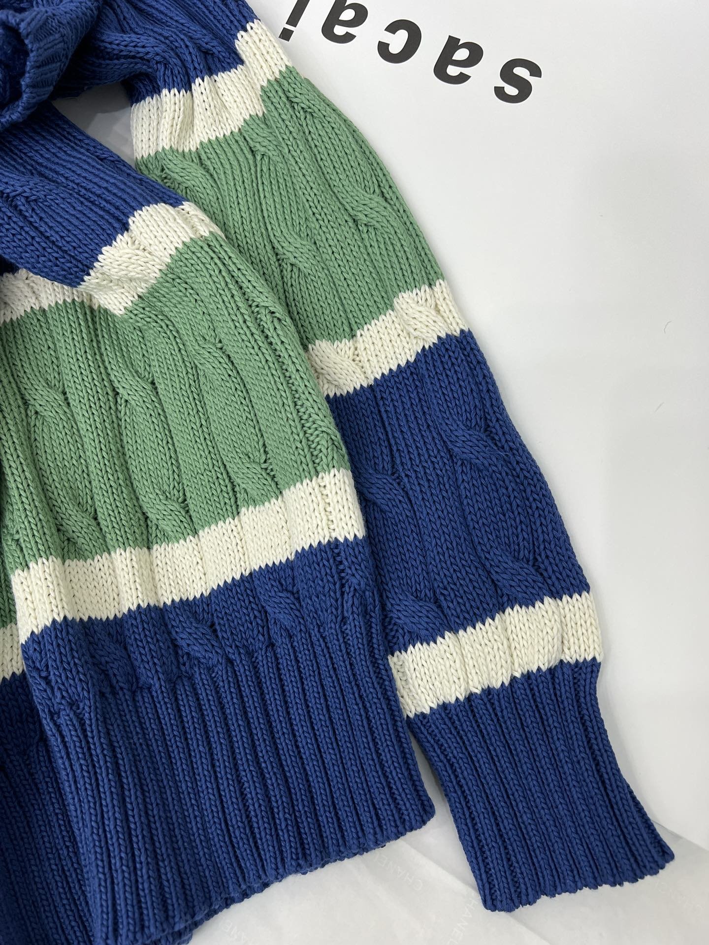 C麻花拼接毛衣定制纱线超好看的颜色拼接色彩饱和度和手感是普通纱线比不了的圆领设计永不过时的针织长袖高级舒