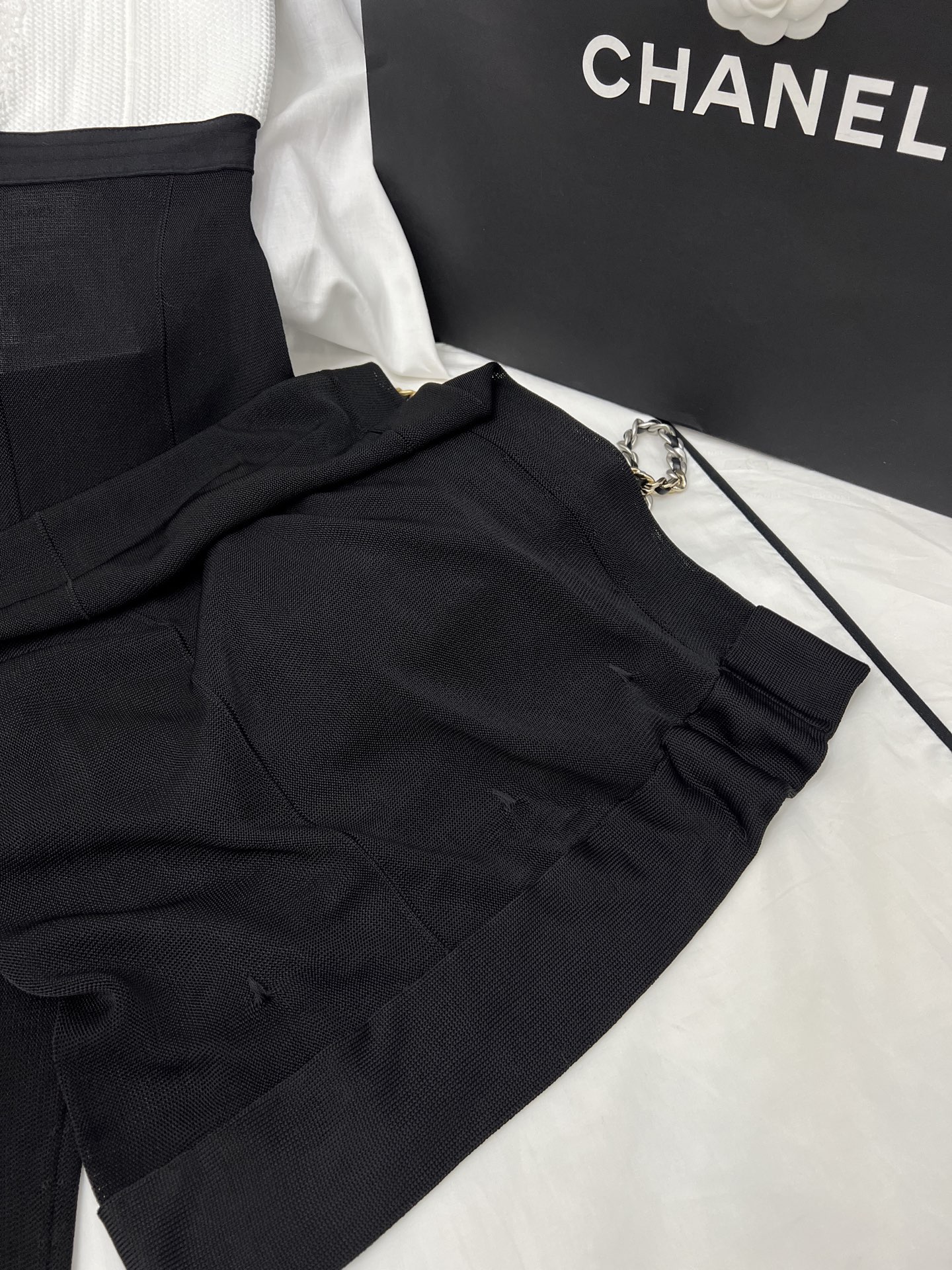 Stylish Black-and-White Wide-Legged Dress: P1472 Review - 图片 4