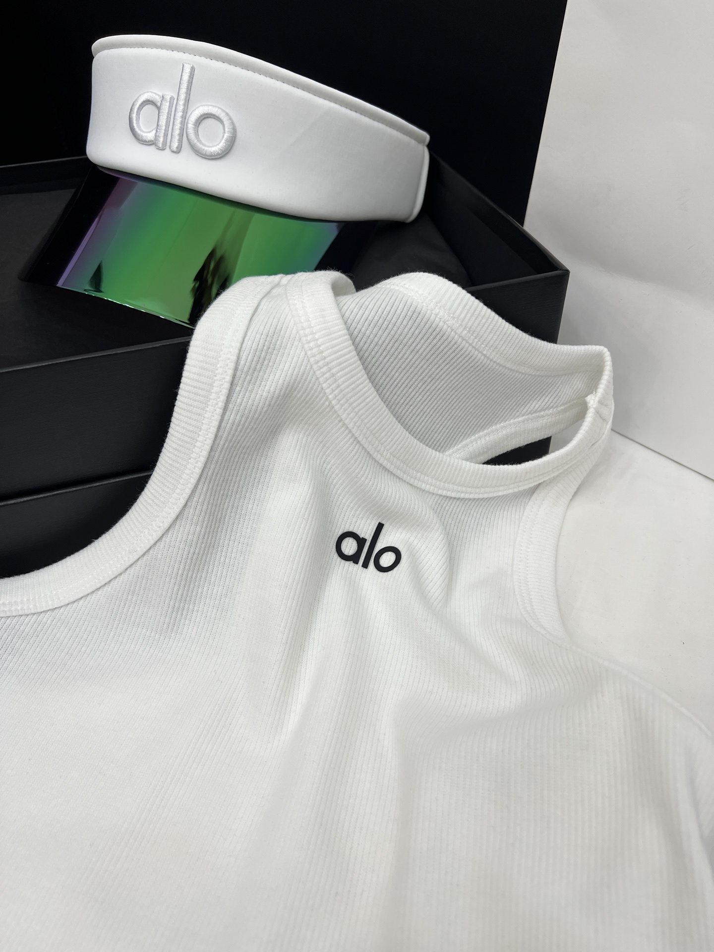 Stylish and Sexy Women’s Summer Vest with Shoulder Clipping – P414 Review - 图片 2