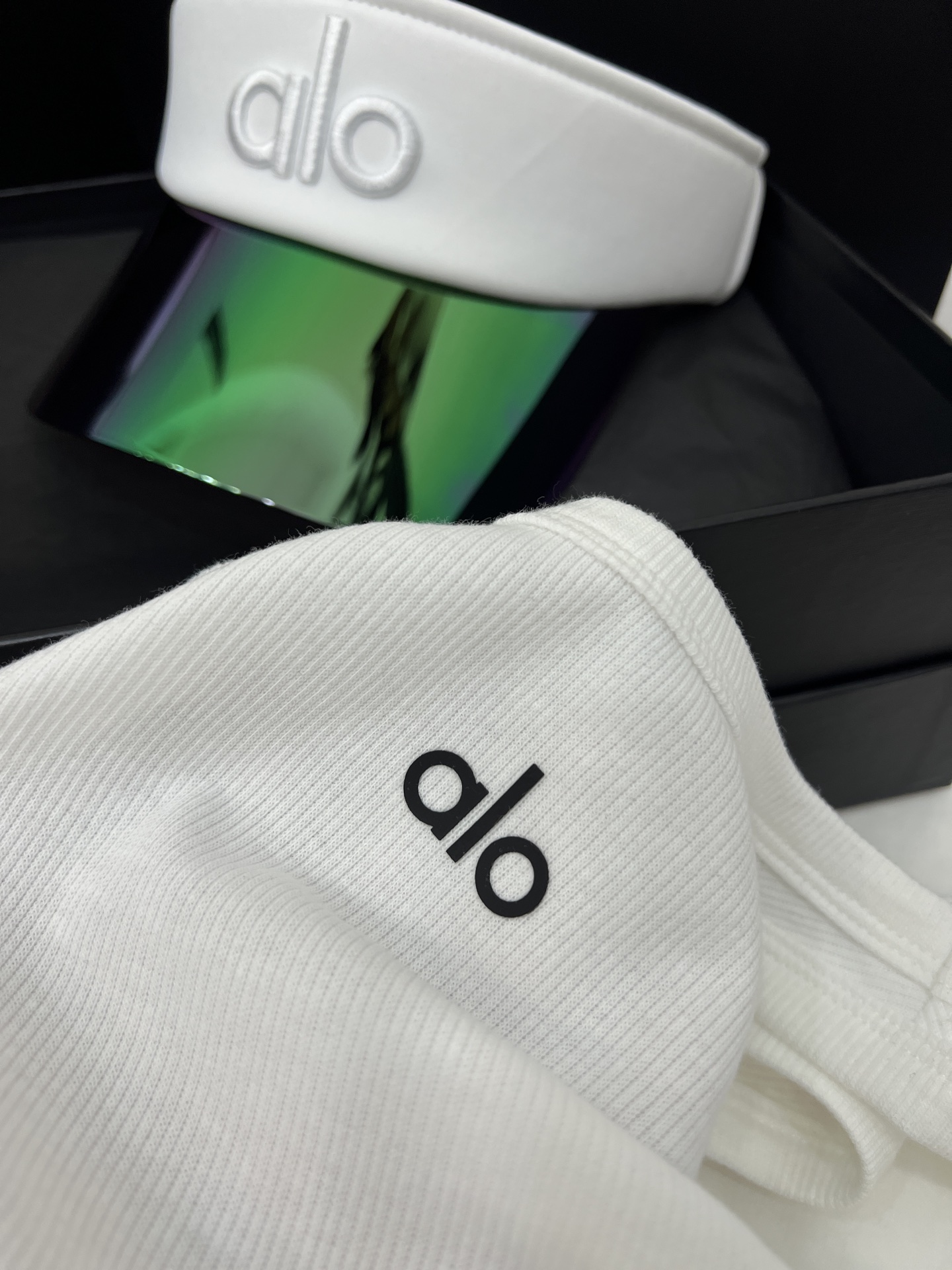 Stylish and Sexy Women’s Summer Vest with Shoulder Clipping – P414 Review - 图片 3