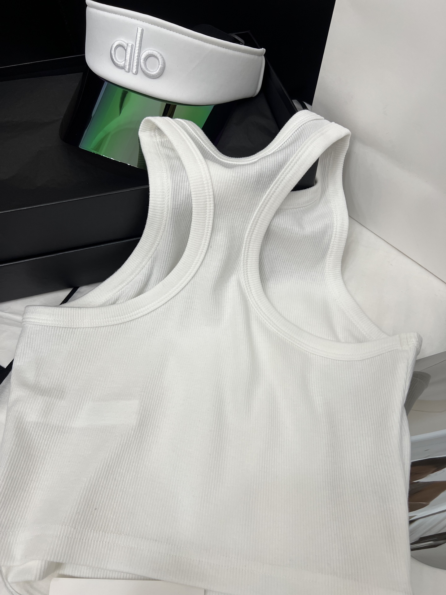 Stylish and Sexy Women’s Summer Vest with Shoulder Clipping – P414 Review - 图片 4