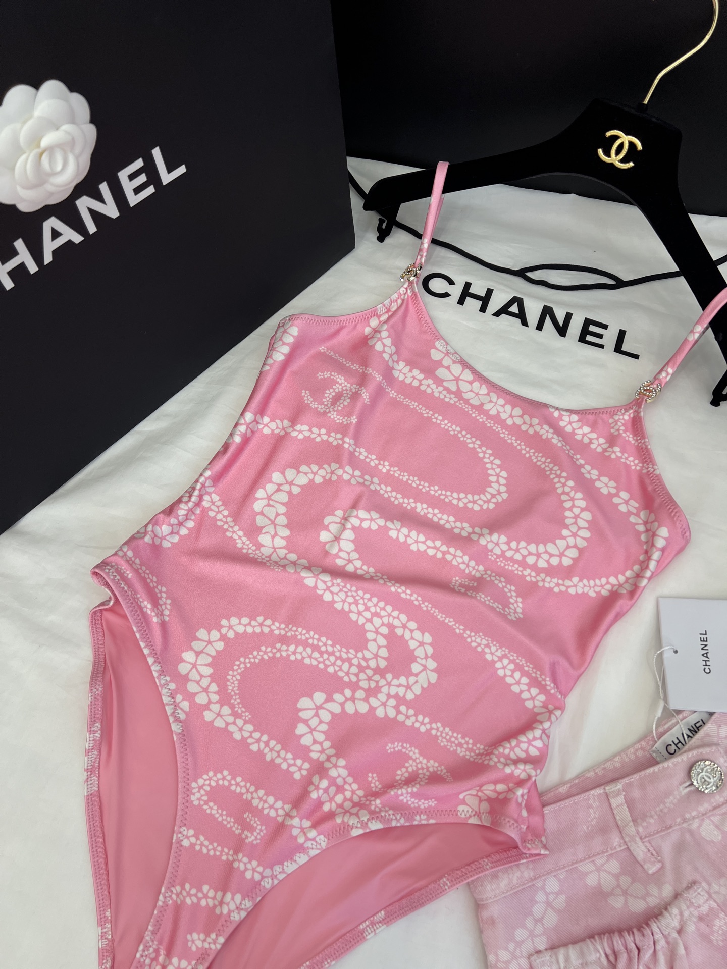 “Original Scavenging Suit with 25 Cocobeach: Vacation Outfit Details”