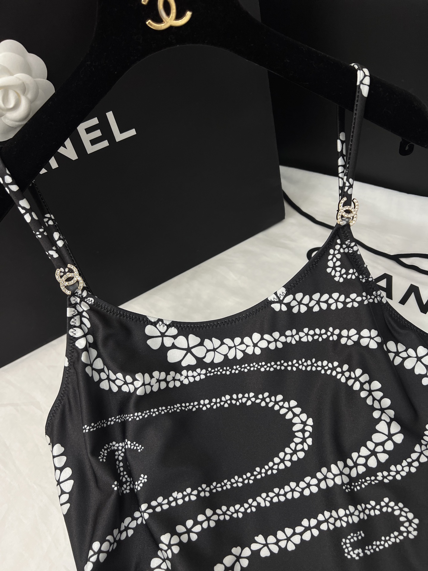 Vacation Essentials: P552 Scavenging Suit, Cocobeach, Bathing Suit, Fragrance Girl, Short Shorts - 图片 2
