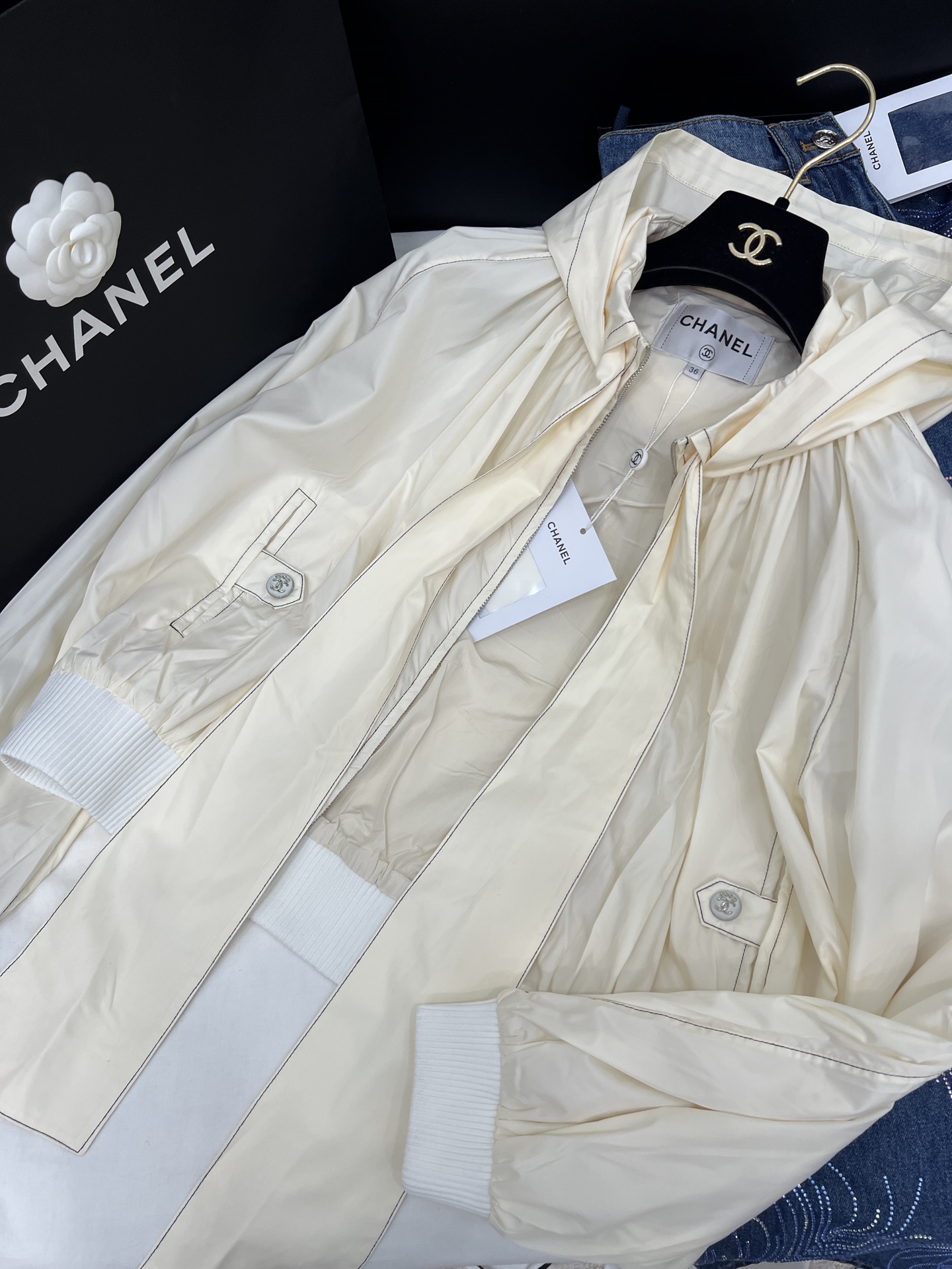 [Chanel Women