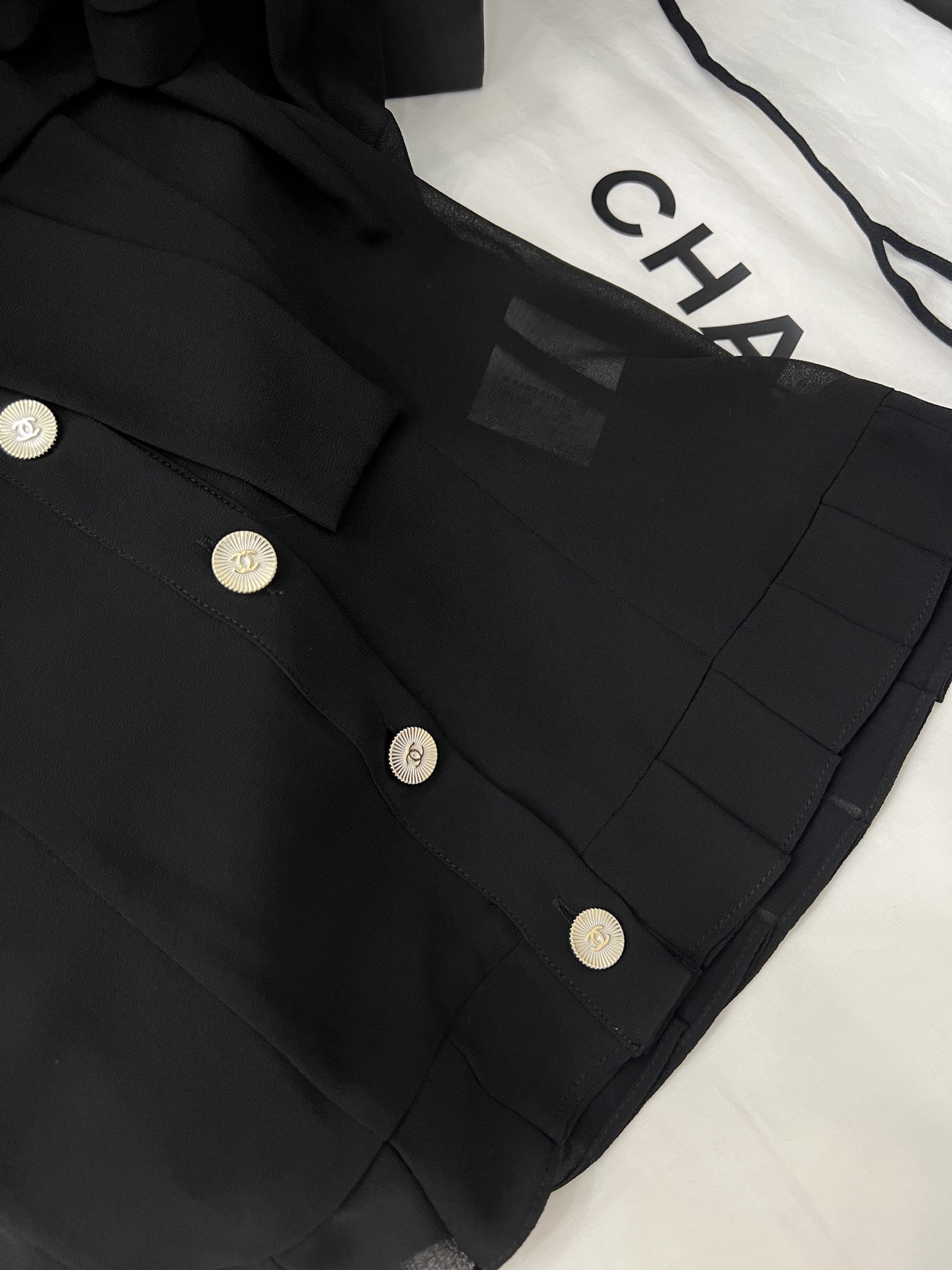 Vintage Exclusive: Original Hard-Core Female Suit with Palace Wind and Black Details - 图片 5