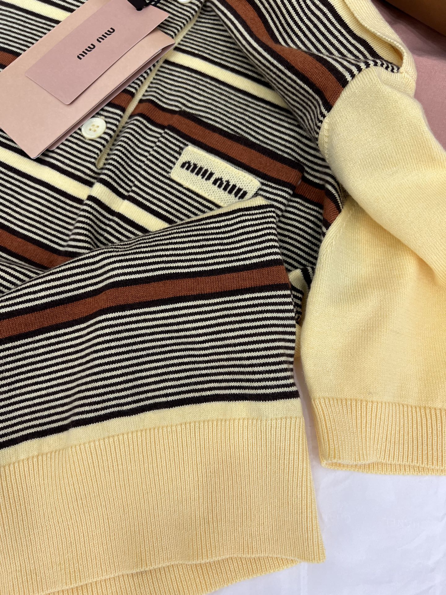 Fashion Review: P644 Hard-Core Female Suit with Inclusive Style and Colored Stripes - 图片 4