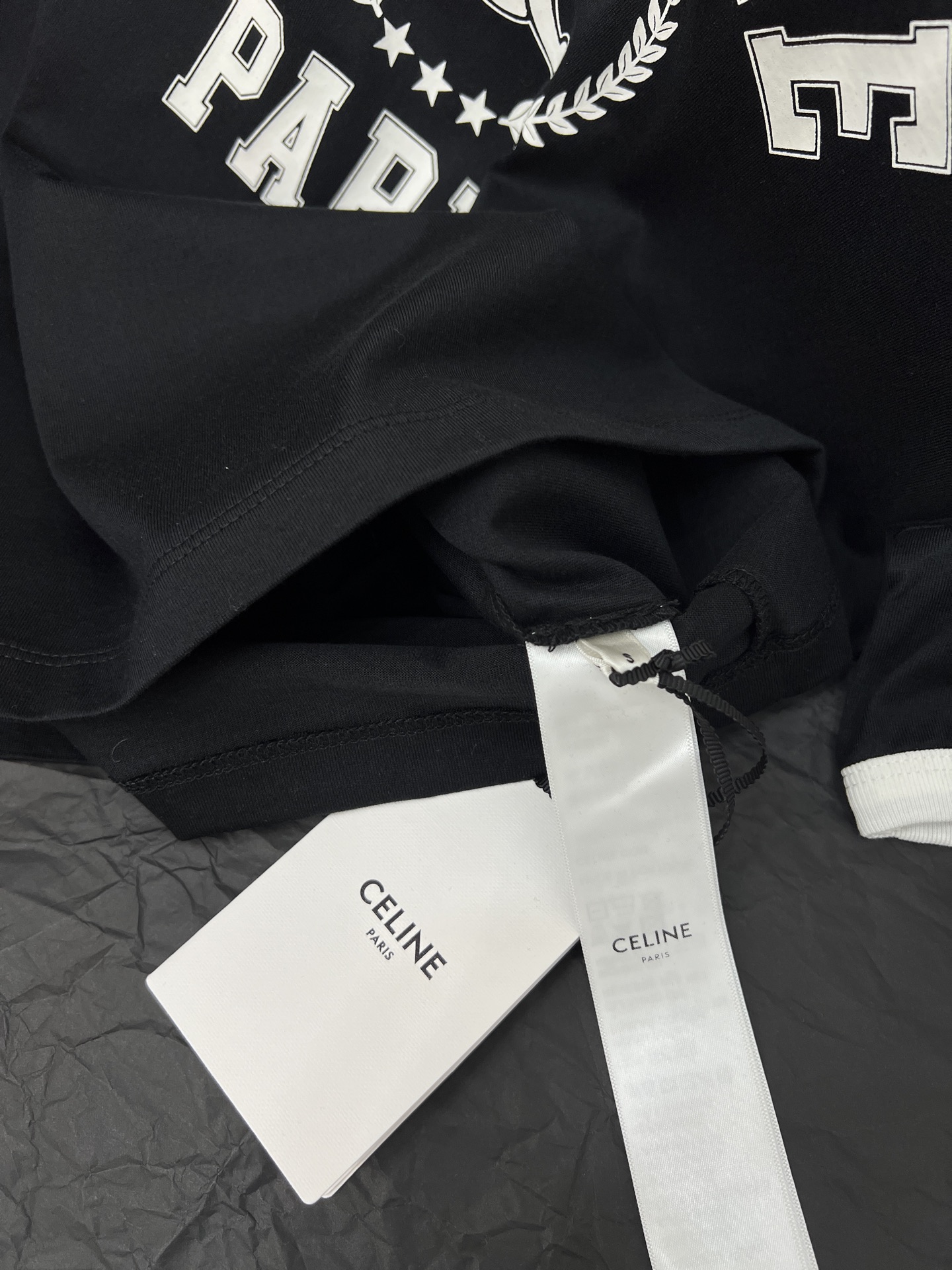 Vintage Rags and Graphic Tees: Chords and Symmetry in SML Black Collection - 图片 5