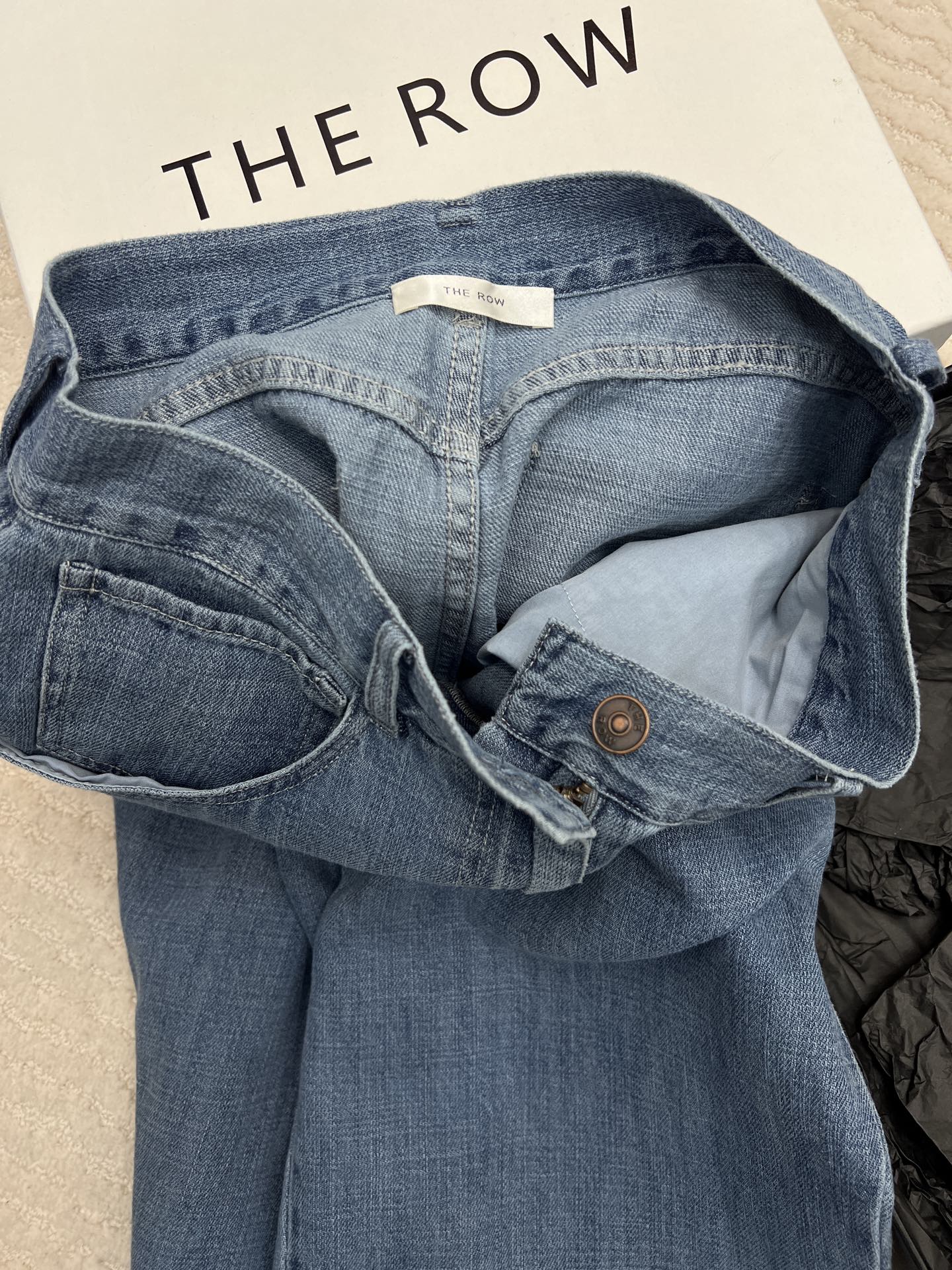 Title: P696 Original Hard-Core Female Suit Review Summary: Stylish girl’s need for SML pants is irresistible in this hard-core female suit. - 图片 4