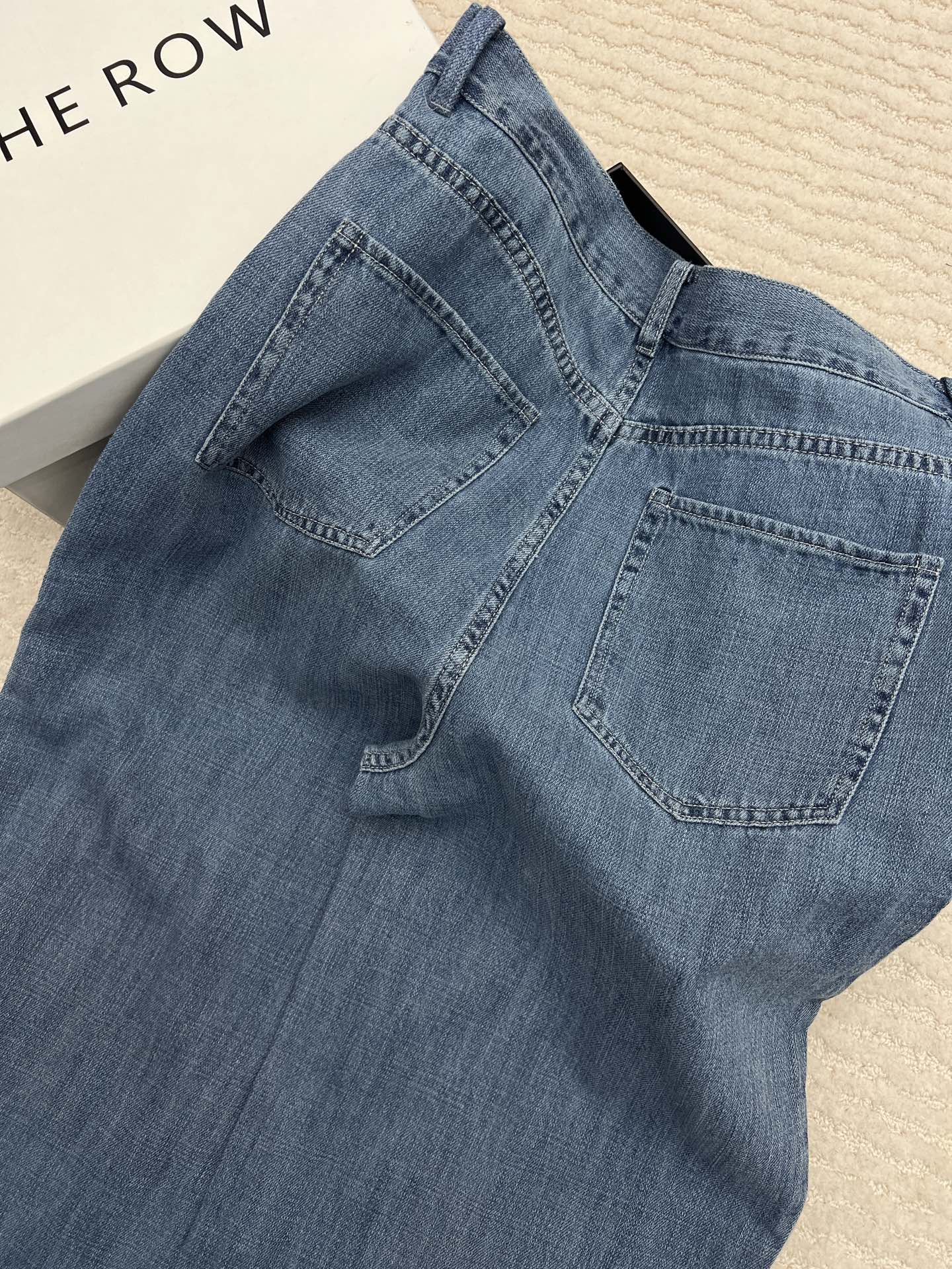 Title: P696 Original Hard-Core Female Suit Review Summary: Stylish girl’s need for SML pants is irresistible in this hard-core female suit. - 图片 6