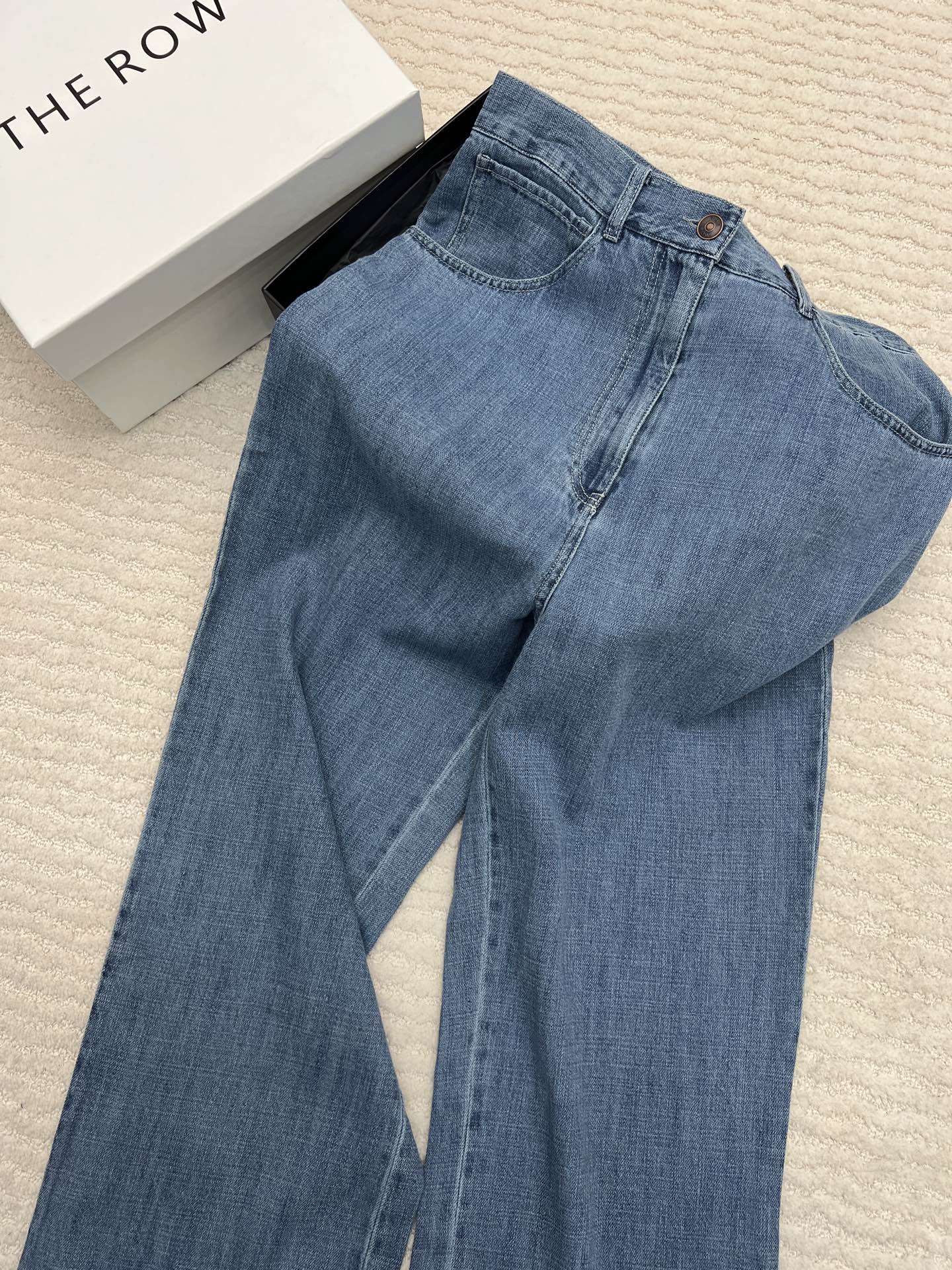 Title: P696 Original Hard-Core Female Suit Review Summary: Stylish girl’s need for SML pants is irresistible in this hard-core female suit. - 图片 2