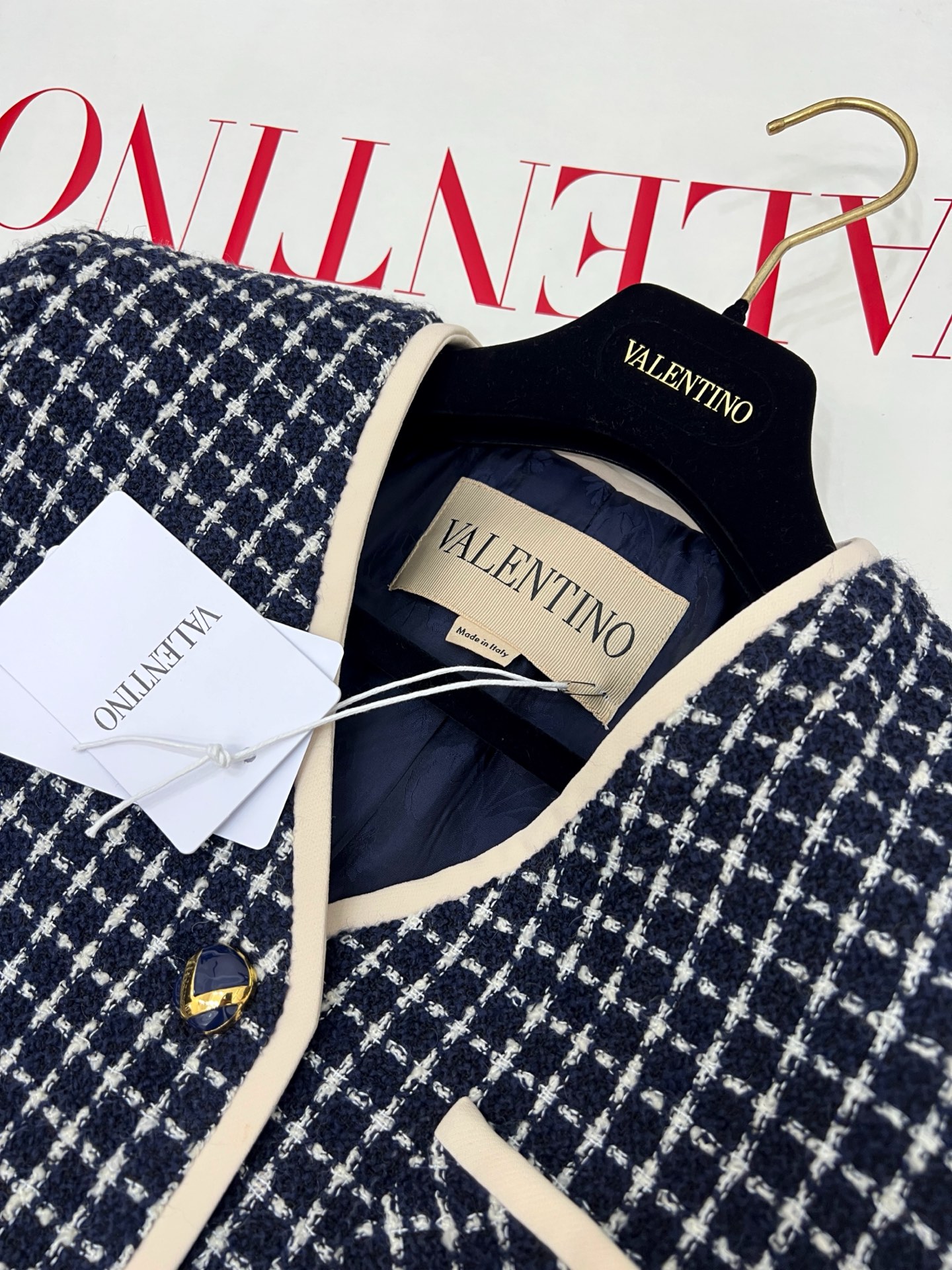 Stylish One-Size-Fits-All P1200 Crochet Skirt Set with Retro Details and Elegant SML Jacket - 图片 3