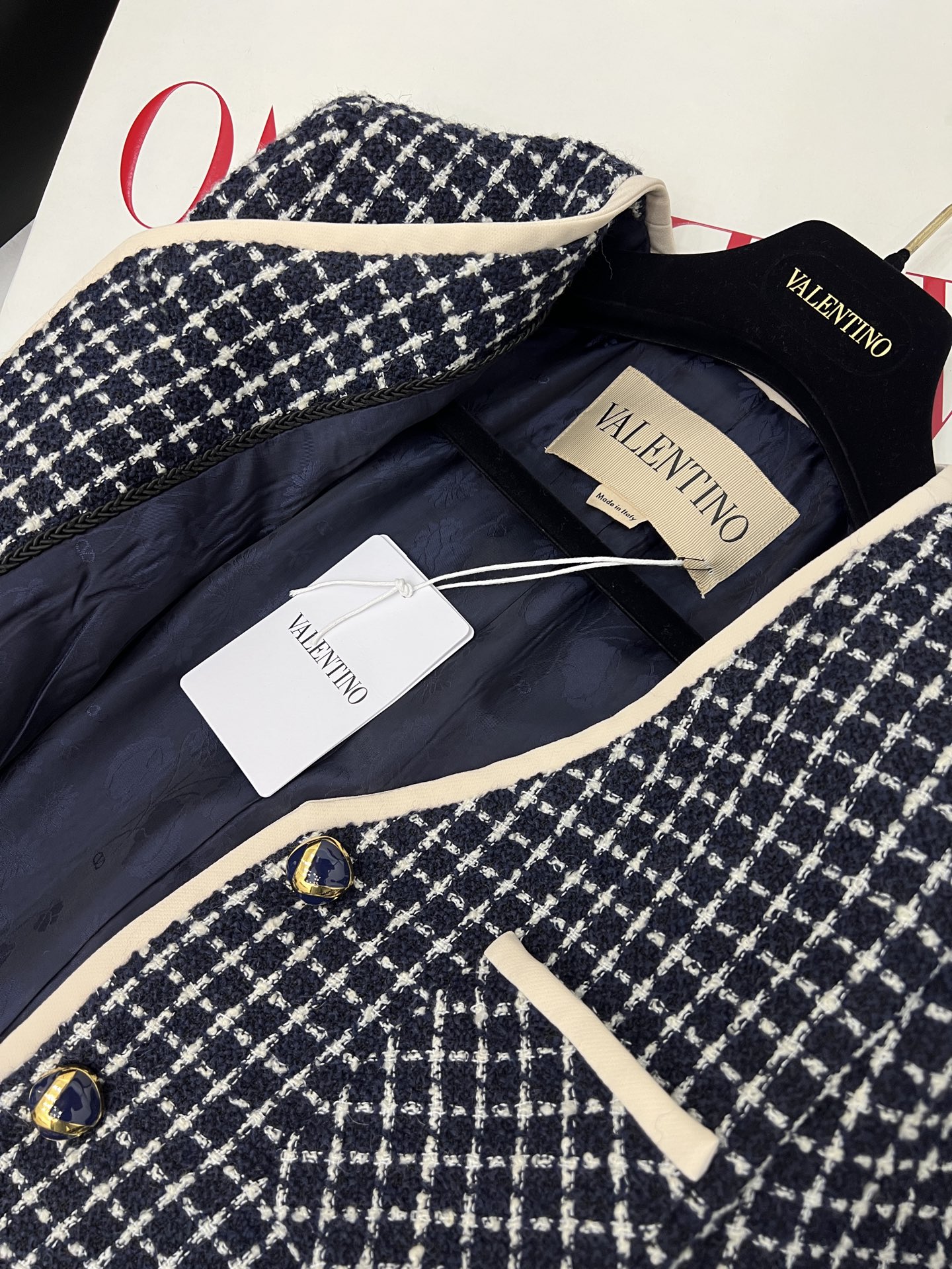 Stylish One-Size-Fits-All P1200 Crochet Skirt Set with Retro Details and Elegant SML Jacket - 图片 4