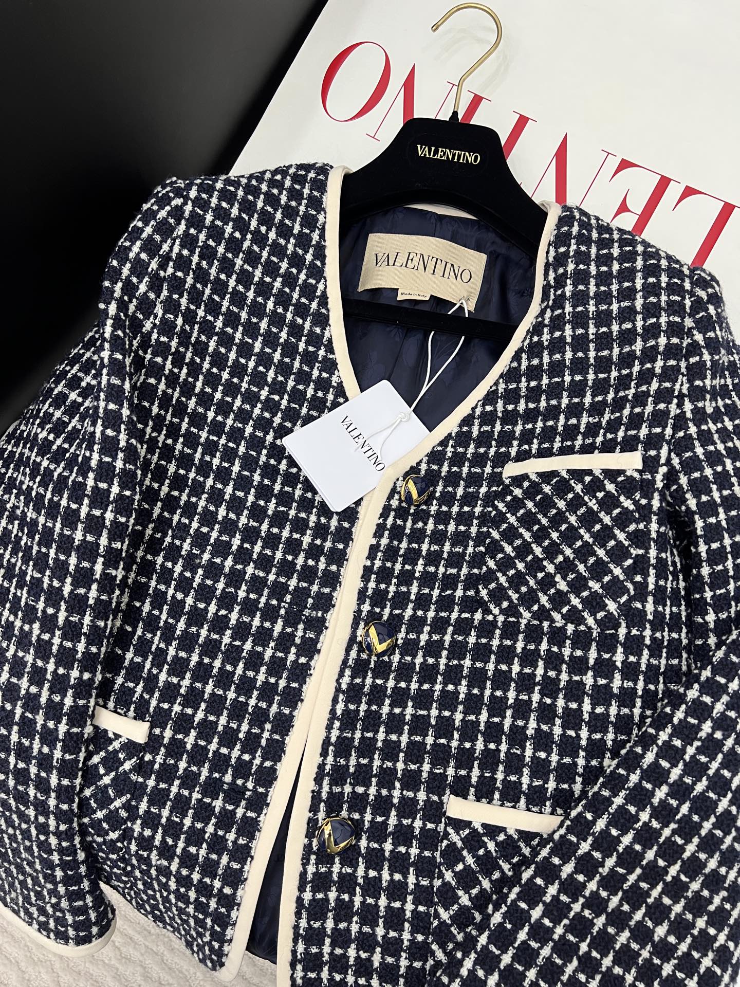 Stylish One-Size-Fits-All P1200 Crochet Skirt Set with Retro Details and Elegant SML Jacket - 图片 5