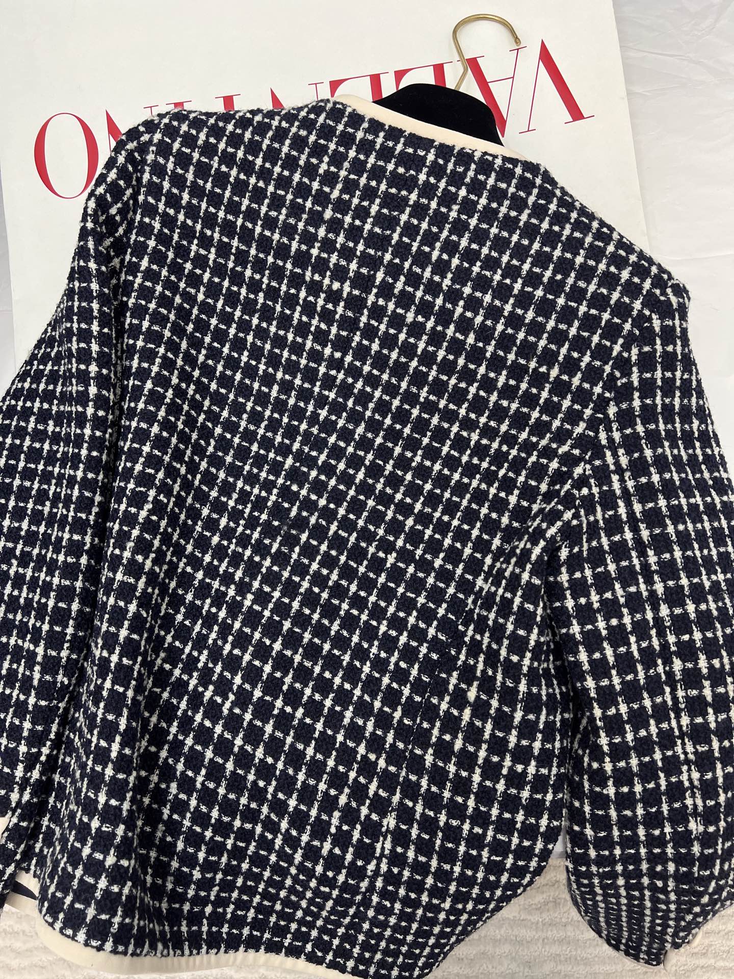 Stylish One-Size-Fits-All P1200 Crochet Skirt Set with Retro Details and Elegant SML Jacket - 图片 6