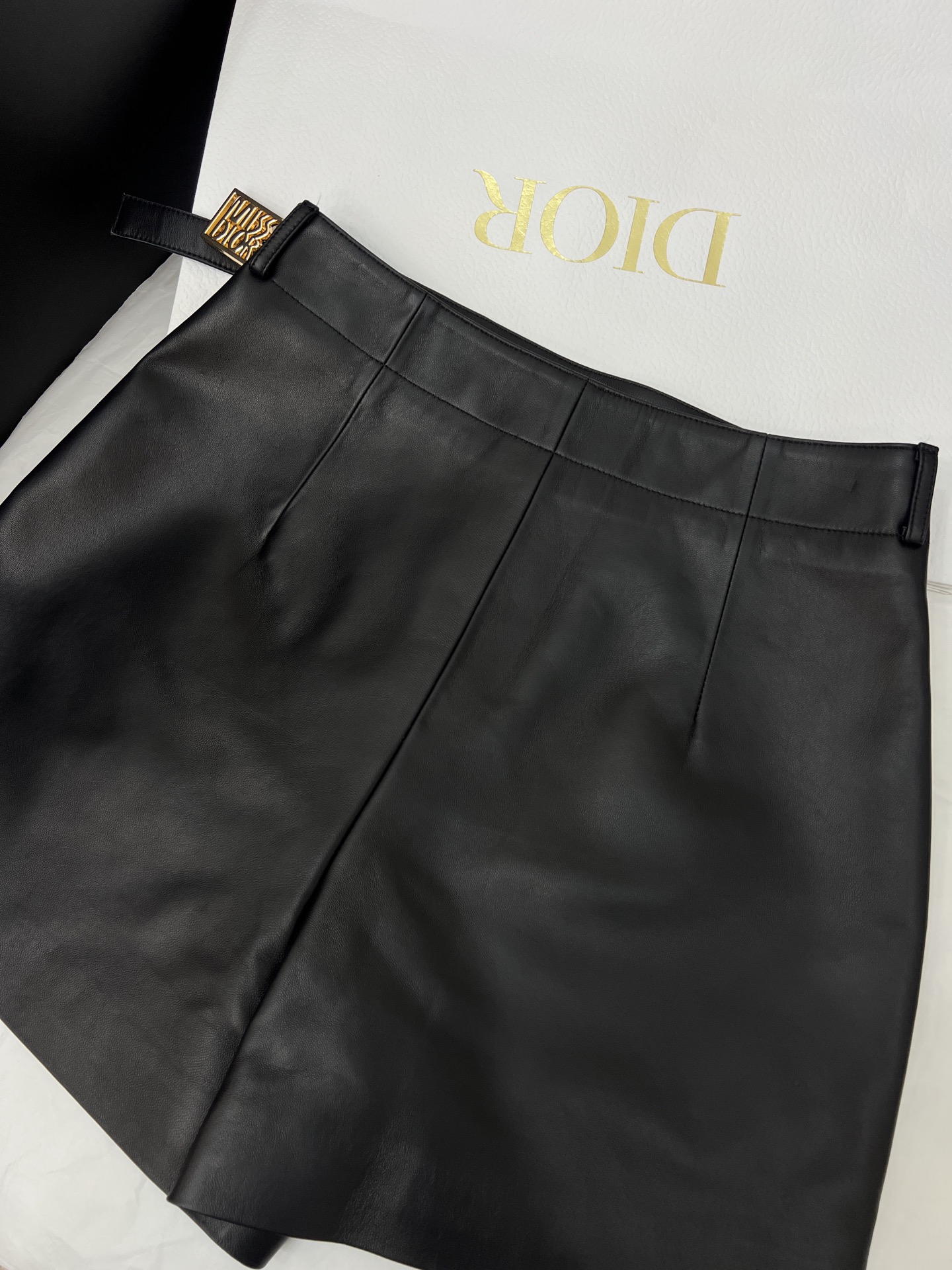 “Versatile Female Suit with 25FW Packing: Super-Heated Fur Skirts, Cross-Dressed Leather, and Perfect Combinations for MLXL” - 图片 6