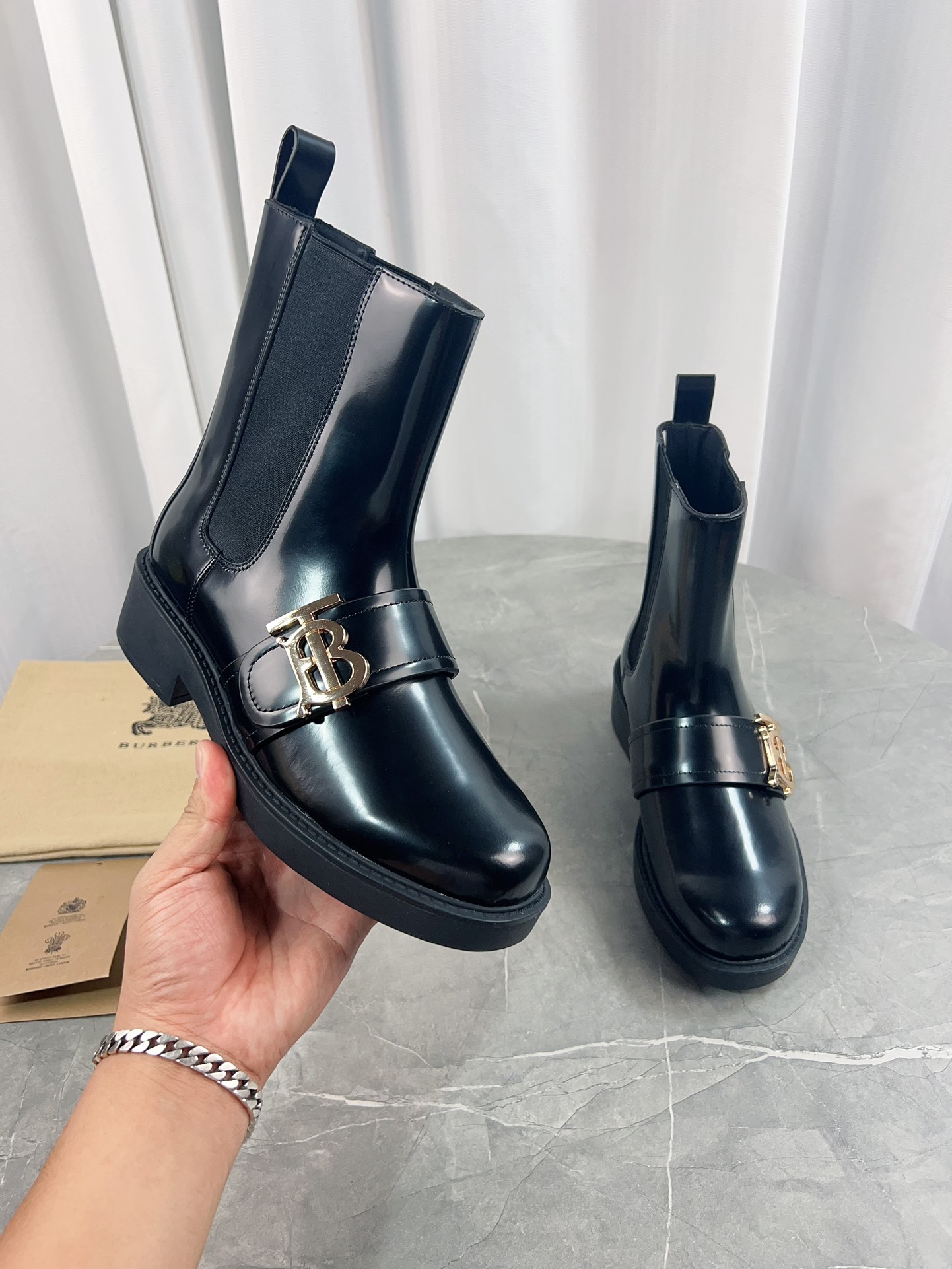 Burberry Barbara 2023-SS Short Chelsea Boots: Practical and Stylish Footwear for Three Seasons. - 图片 2