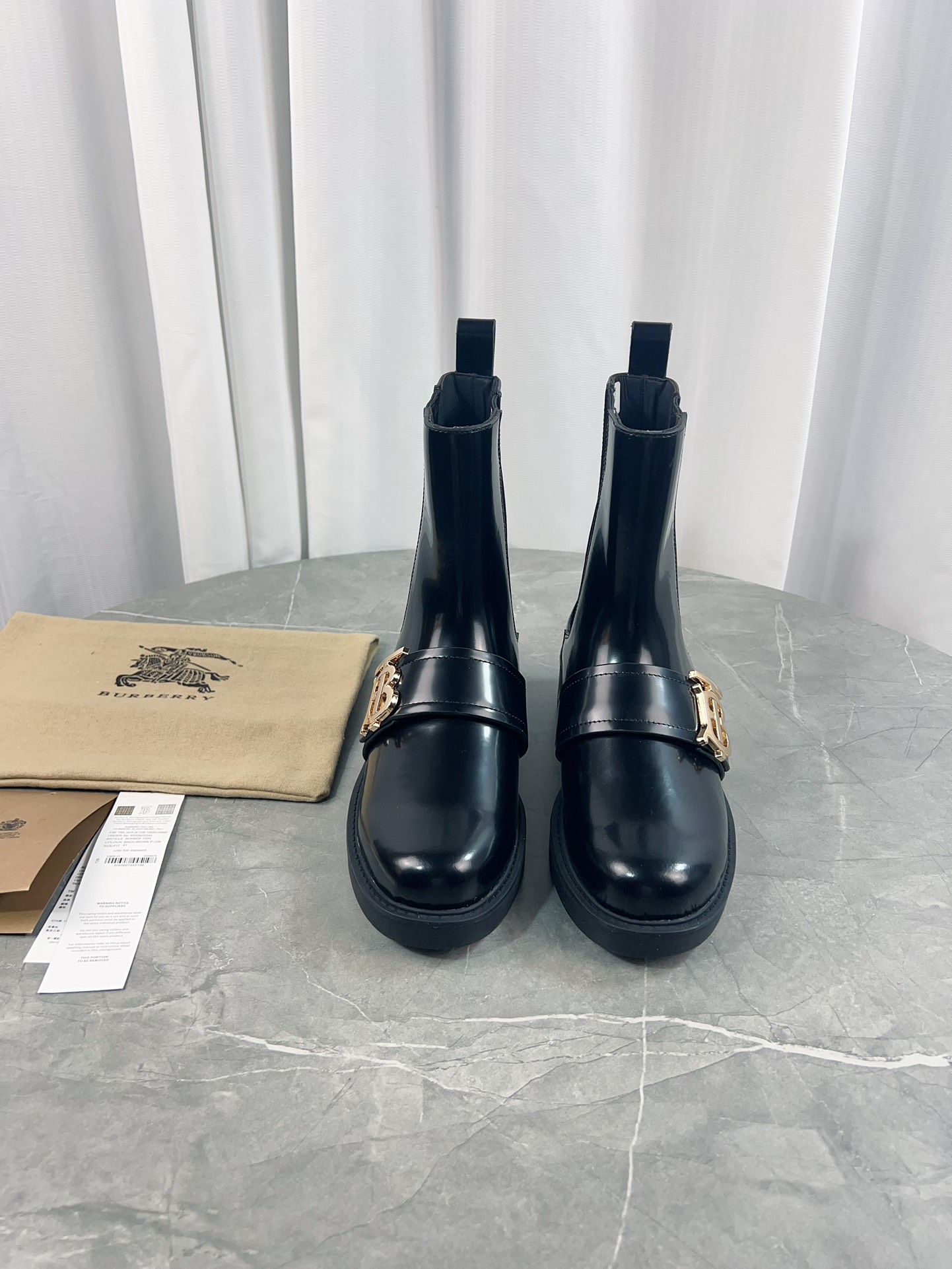 Burberry Barbara 2023-SS Short Chelsea Boots: Practical and Stylish Footwear for Three Seasons. - 图片 7