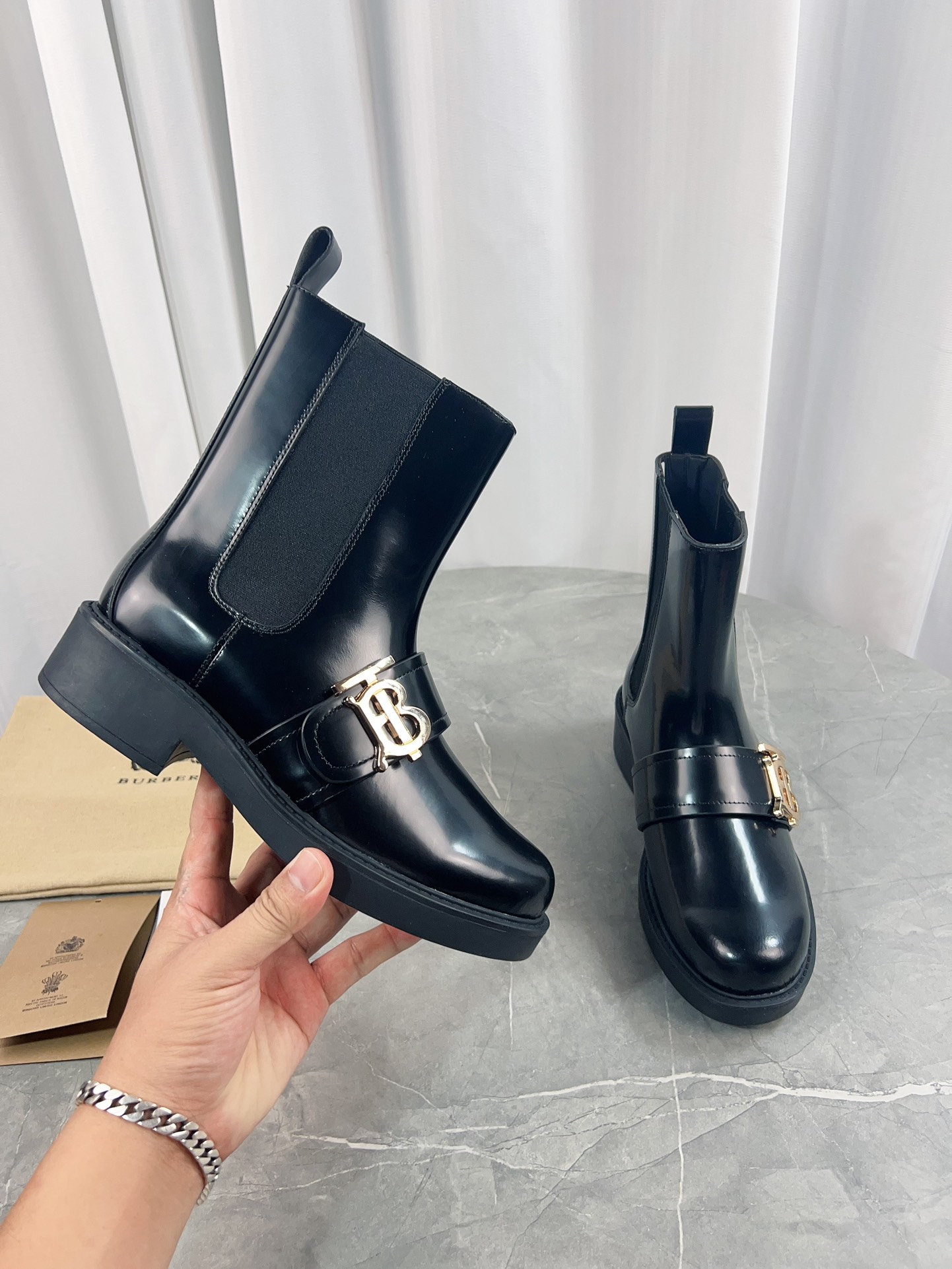 Burberry Barbara 2023-SS Short Chelsea Boots: Practical and Stylish Footwear for Three Seasons. - 图片 3