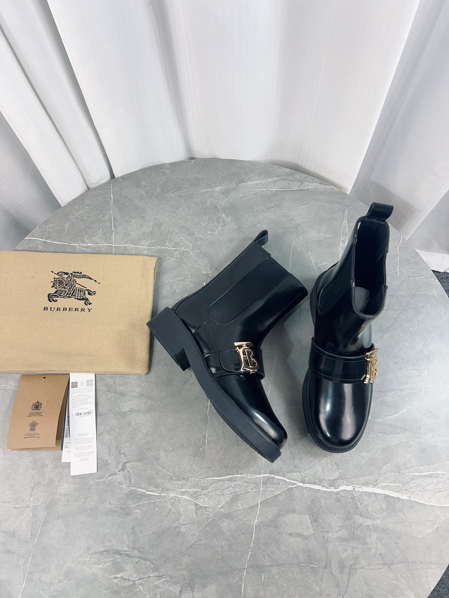 Burberry Barbara 2023-SS Short Chelsea Boots: Practical and Stylish Footwear for Three Seasons. - 图片 4