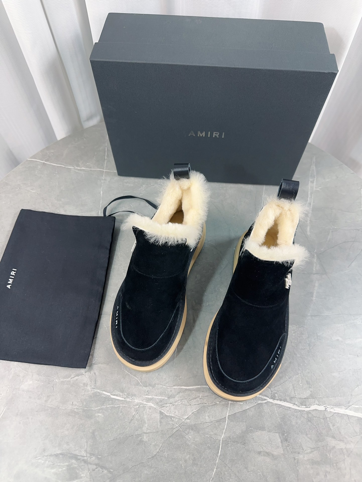 Review of 700 Amiri 7030 Series Boots: Thick, Warm, and Stylish Craftsmanship