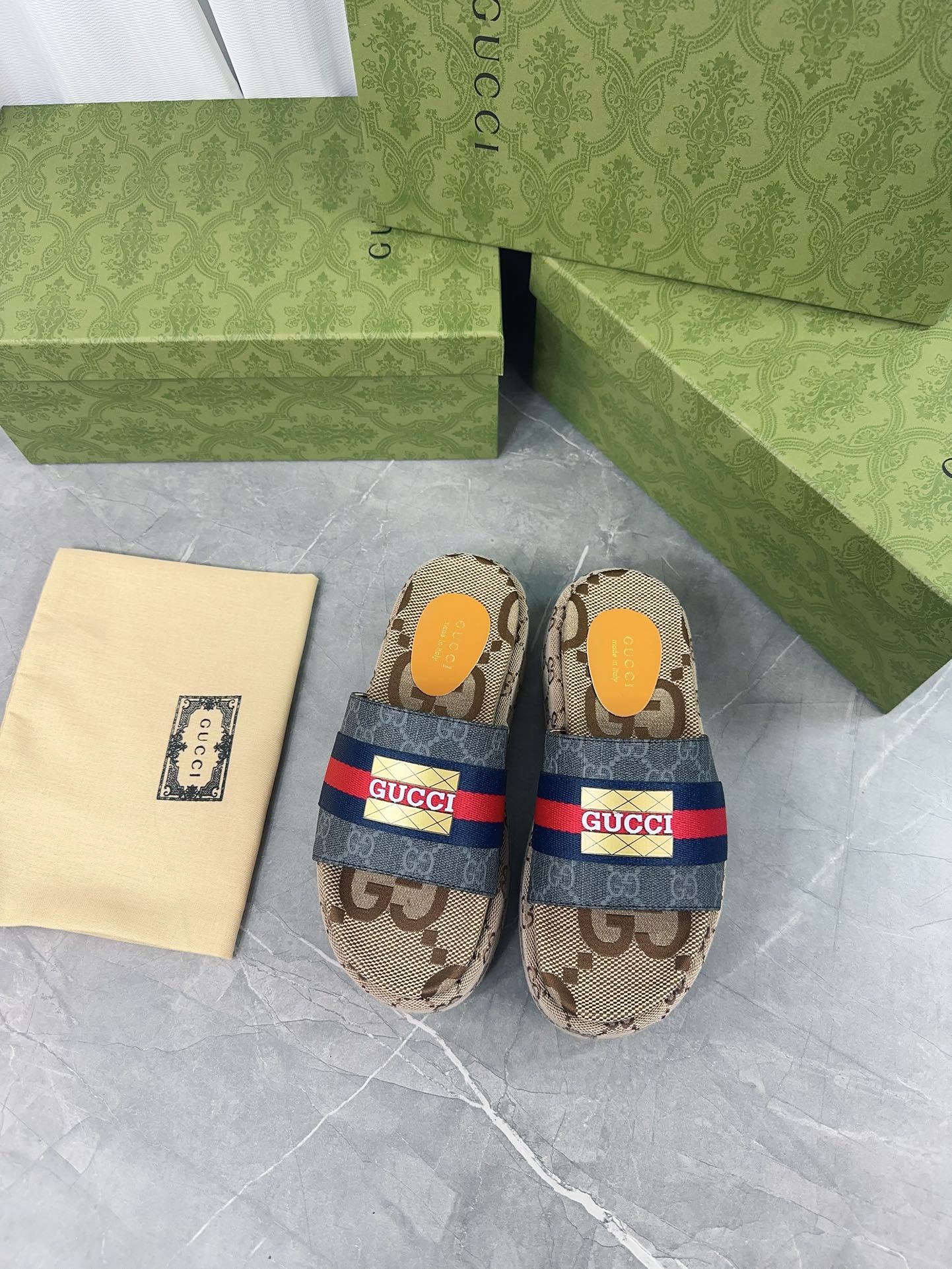 NO:245440,Gucci's latest limited-edition thick-soled slippers. Top quality is available for sale. Purchase and develop genuine products. Material and craftsmanship are consistent with the original version. The upper jacquard technology and special printing technology. Mixed-bred sheepskin. Outsole. Italian private molded sole. Sole. Thickness of the sole. 5.5cm. Forefoot 4cm. Size 35-44#. Slippers. Gucci. Slippers. Sheepskin.19860909古奇Gucci高版本最新限量厚底拖鞋 .顶级品质发售 购入正品开发 . 材质.工艺与原版一致 鞋面原版提花工艺与特殊印刷工艺 内里混种羊皮 大底意大利私模大底 底厚5.5cm 前掌4cm 码数35-44#,拖鞋,gucci,slippers,sheepskin,Women's Shoes