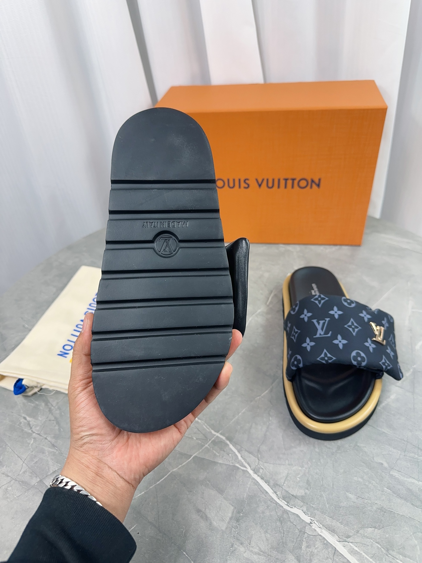 Louis Vuitton 2023 Pool Pillow Comfort Flat Sandal Monogram 9 i1703165590 2874 0