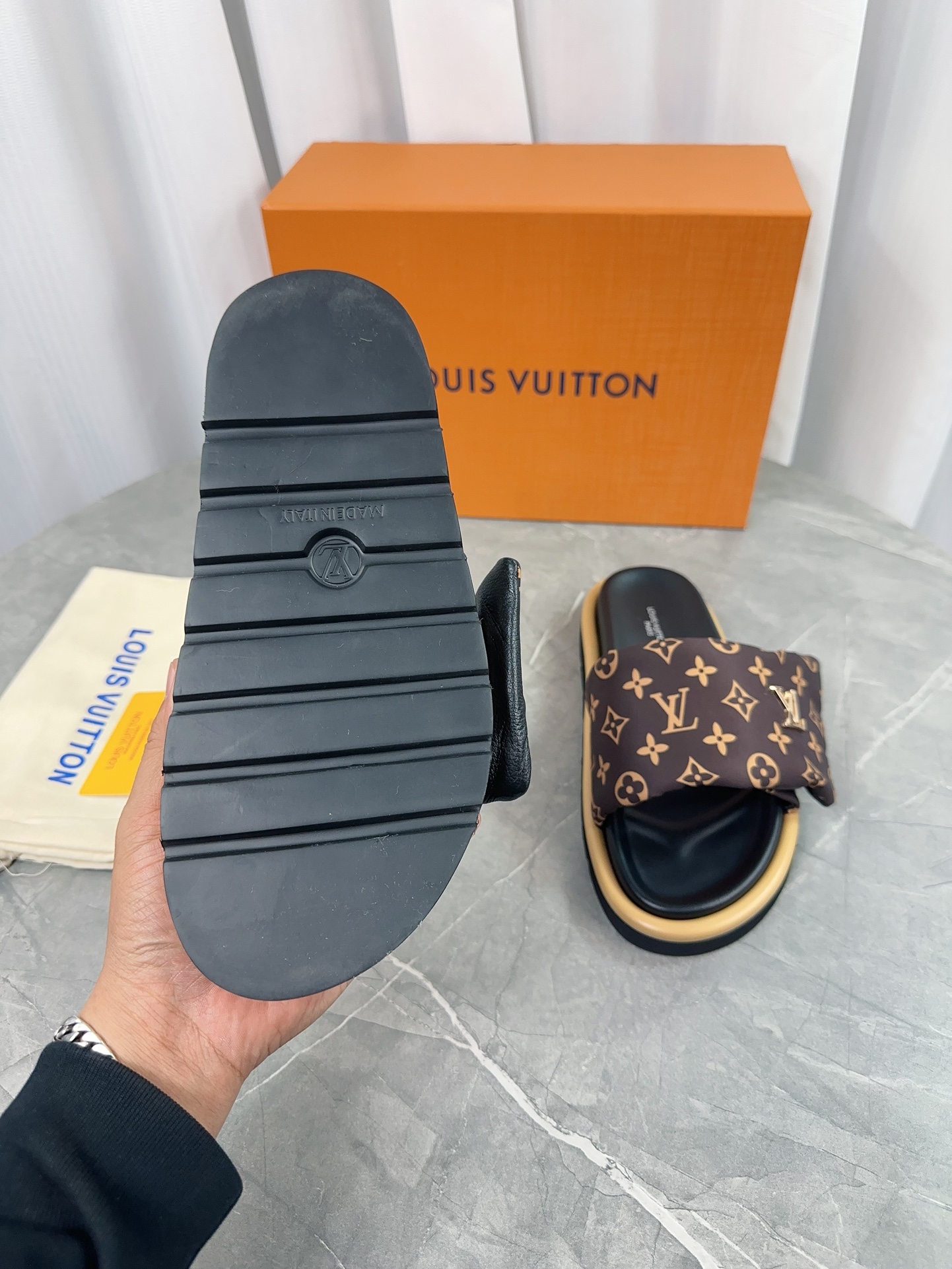 Louis Vuitton Pool Pillow Comfort Flat Sandal Monogram Brown 5 i1703165602 5370 0