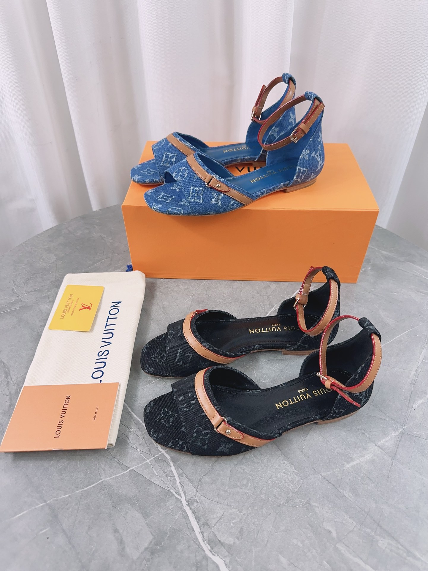 Louis Vuitton Schoenen Sandalen Echt leer Schapenvacht Lente/Zomercollectie Vintage Strand