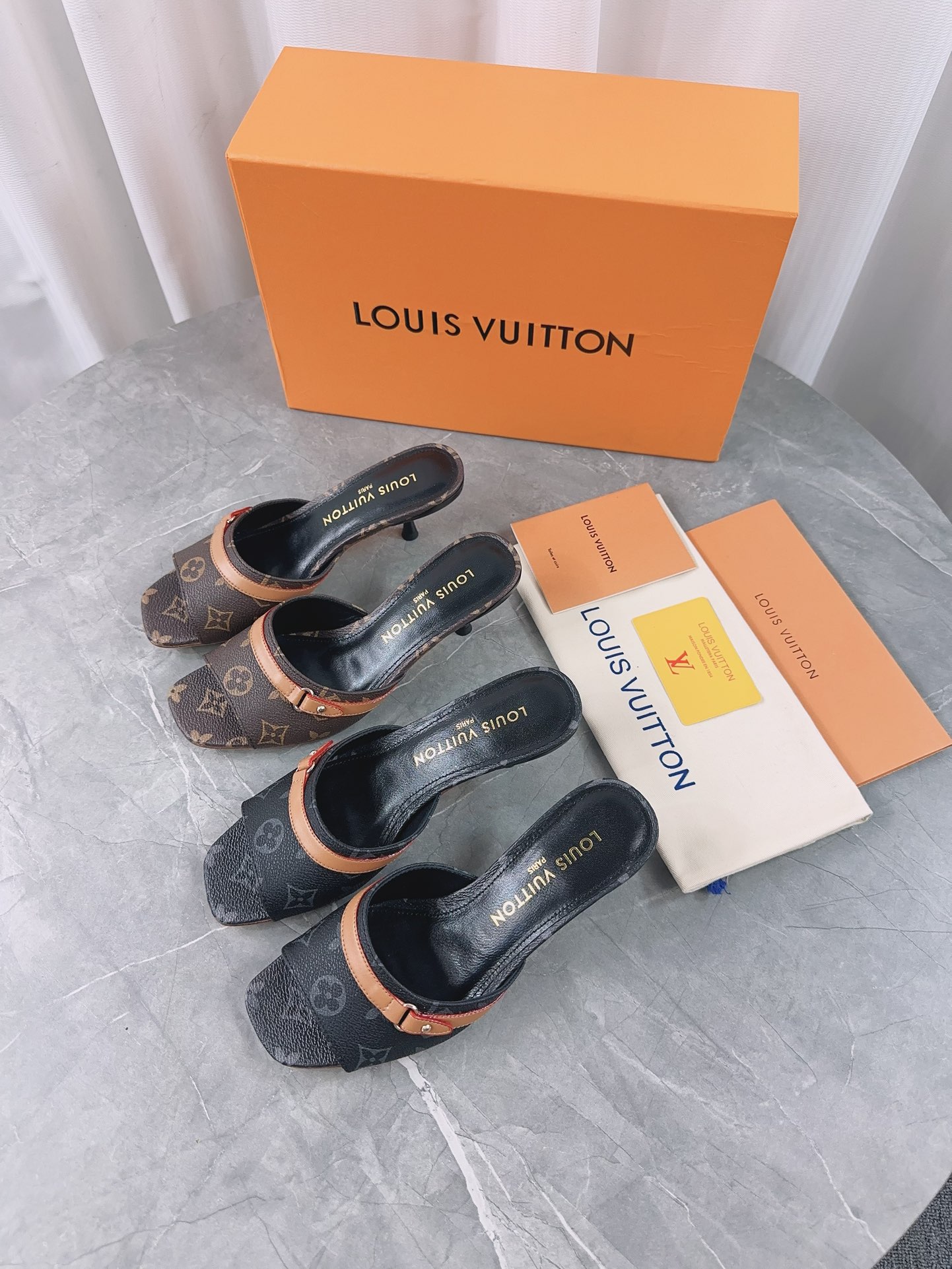 Compra réplica
 Louis Vuitton Moda
 Zapatos Sandalias Dermis Piel de oveja Colección primavera – verano Vintage Playa