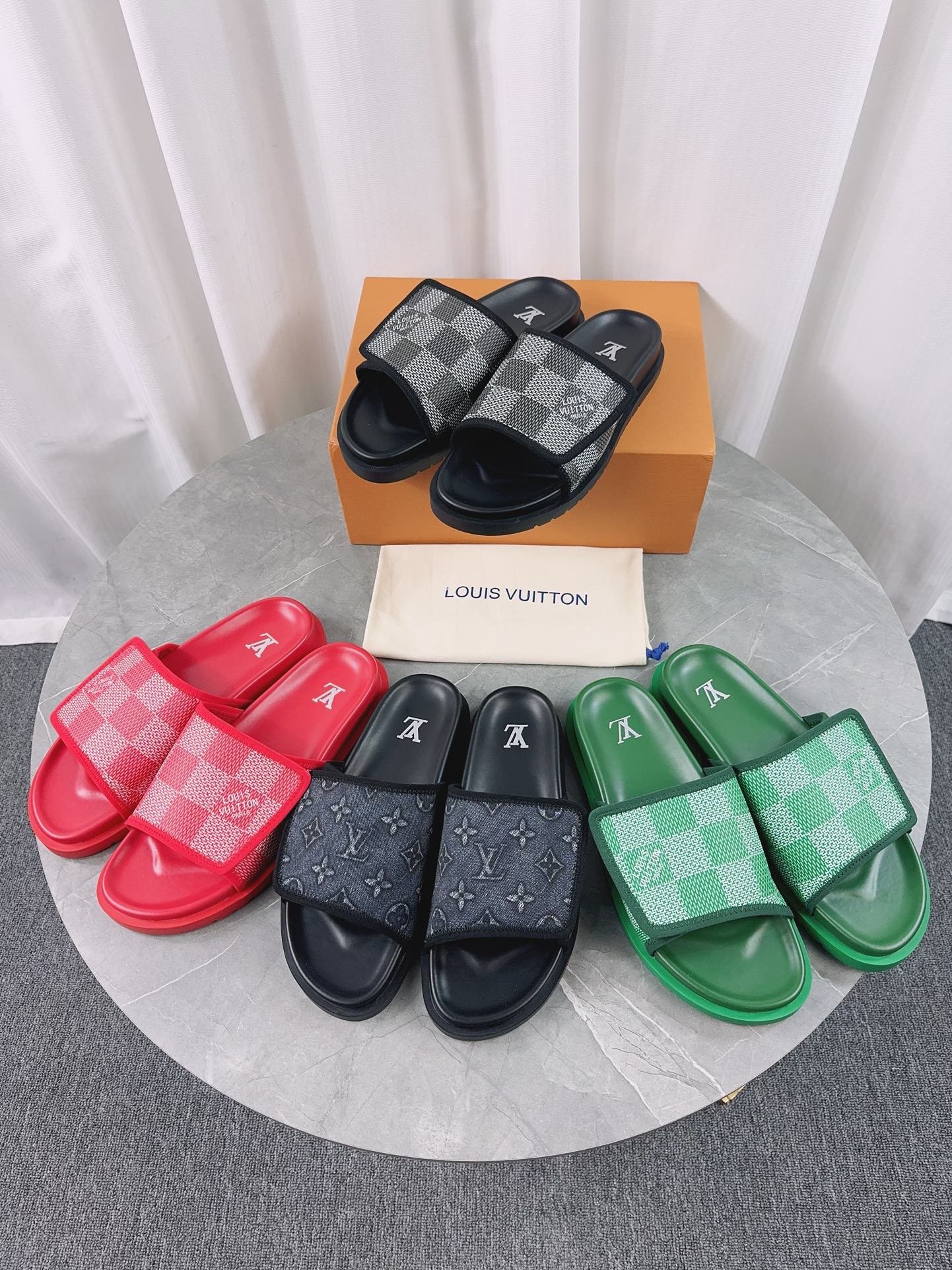 Louis Vuitton Zapatos Pantuflas Cuero de vaca Caucho Tejido paja Colección primavera – verano Vintage Pantalones deportivos