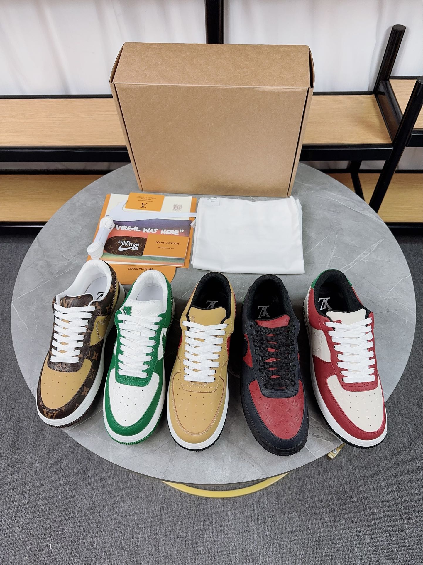 NO:274663,The latest 2025 color couple style top version LV Nike co-branded sports sneakers Air Force This sneaker was designed by Virgil Abloh and Nike. It is limited to 200 pairs worldwide. The price has been priced from 30-50w. The shoe body is printed with Virgil Abloh's iconic double quotation No. 1 logo and Louis Vuitton's iconic printing Size women's 35-41 (40 41 non-return and exchange) Men's 38-46 sizes (45 46 sizes non-return and exchange) Customized non-return and exchange),,louis vuitton,louis vuitton,sneakers19860909实价2025最新配色情侣款顶级版本LV耐克联名运动球鞋Air Force 此款运动鞋由Virgil Abloh与耐克合作设计的,全球限量200双,价格已经炒到30-50w不等的价格. 鞋身印有Virgil Abloh标志性的双引1号标志和路易威登的标志性押印 Size女款35-41（40 41 不退换） 男款38-46码（45 46码不退换 定做不退不换）,,louis vuitton,louis vuitton,sneakers,Men's shoes