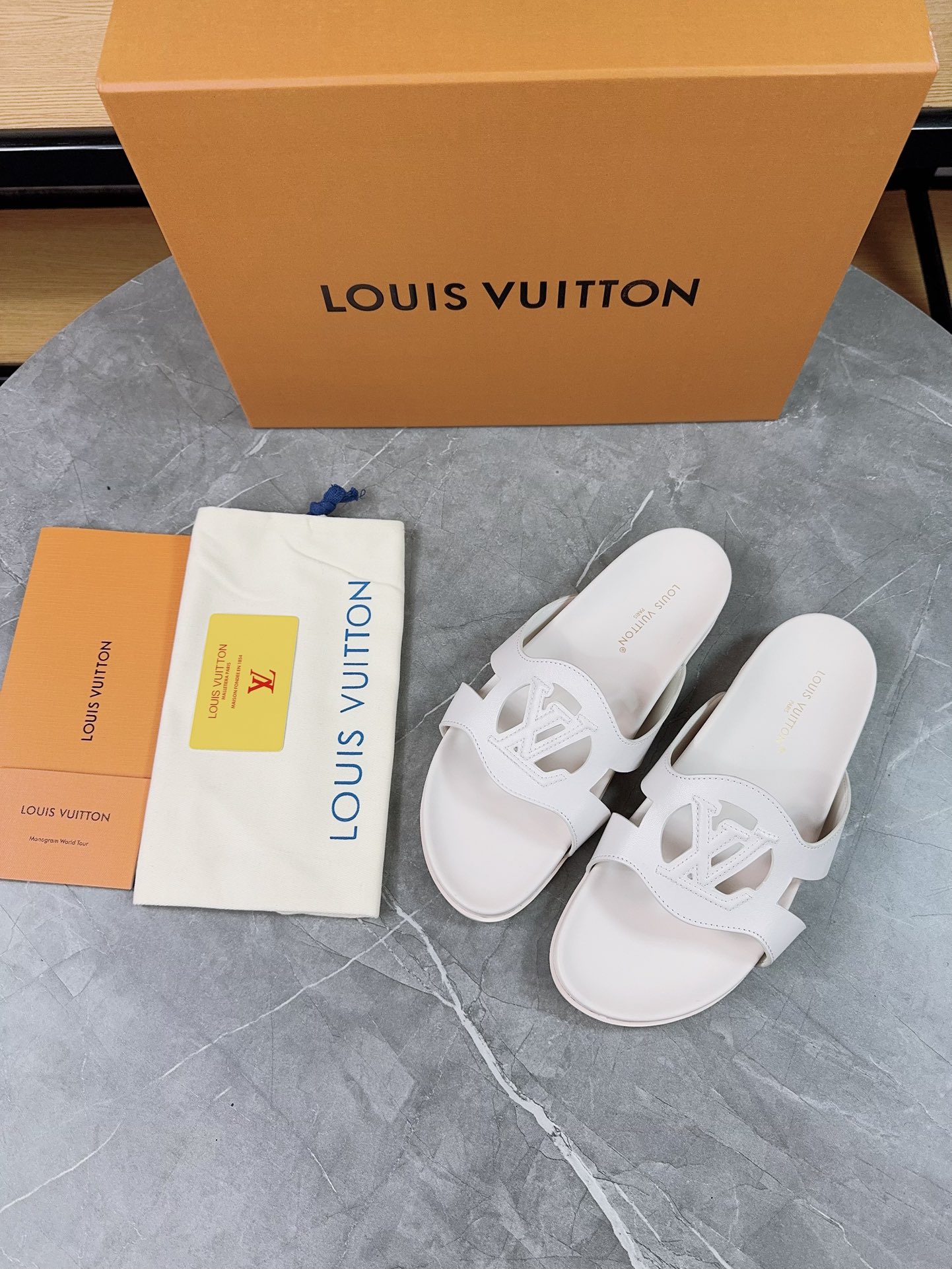 Louis Vuitton 2025 Spring/Summer Men's Adjustable Leather Buckle Slides 4 i1734952504 5869 4