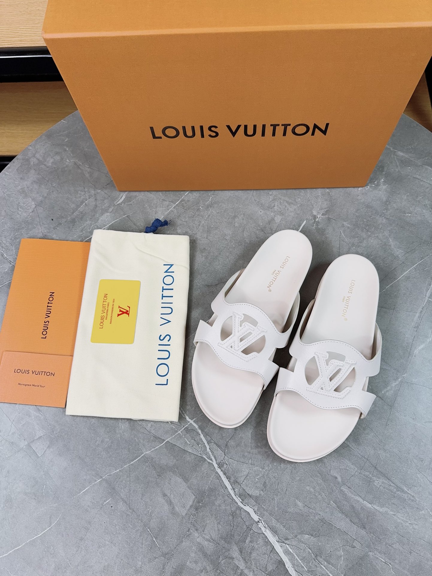 Louis Vuitton 2025 Spring/Summer Men's Adjustable Leather Buckle Slides 6 i1734952504 7056 2