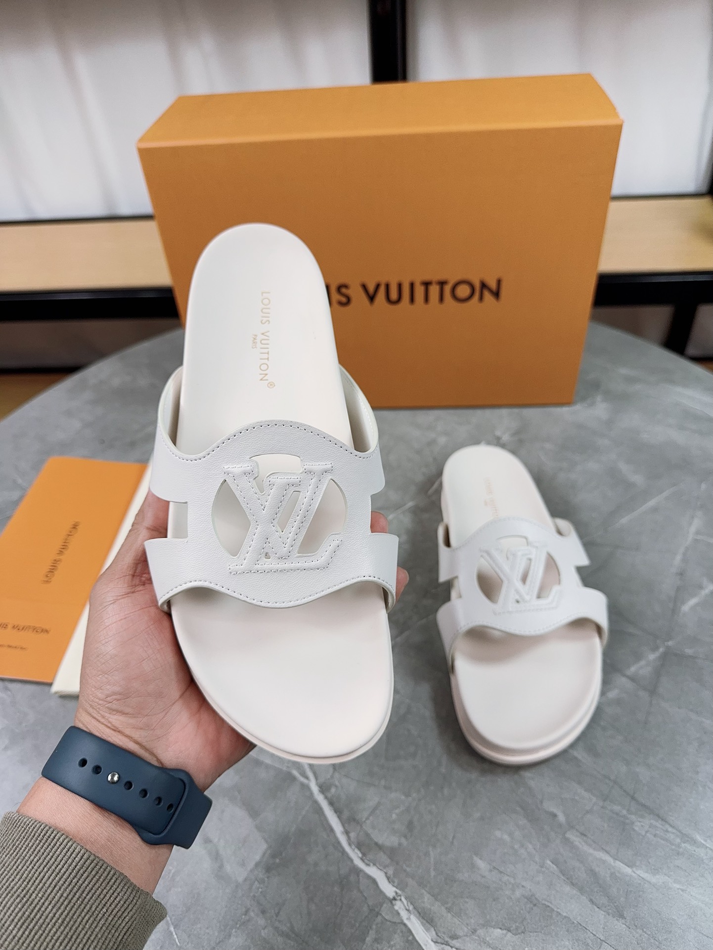 Louis Vuitton 2025 Spring/Summer Men's Adjustable Leather Buckle Slides