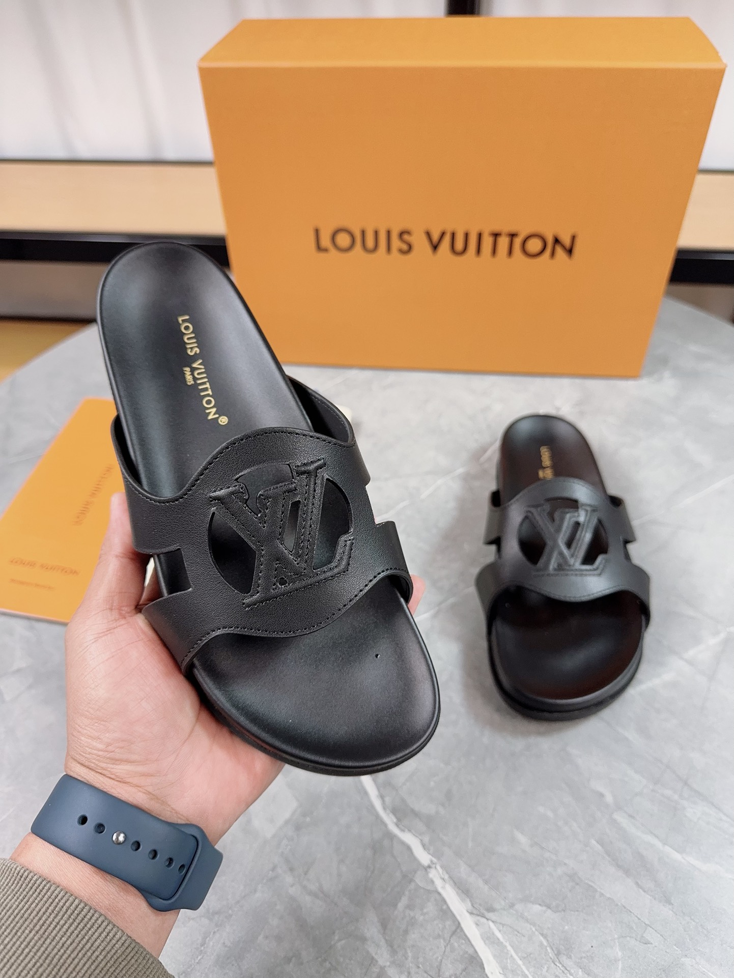 Louis Vuitton 2025 Spring/Summer Adjustable Leather Buckle Beach Sandals