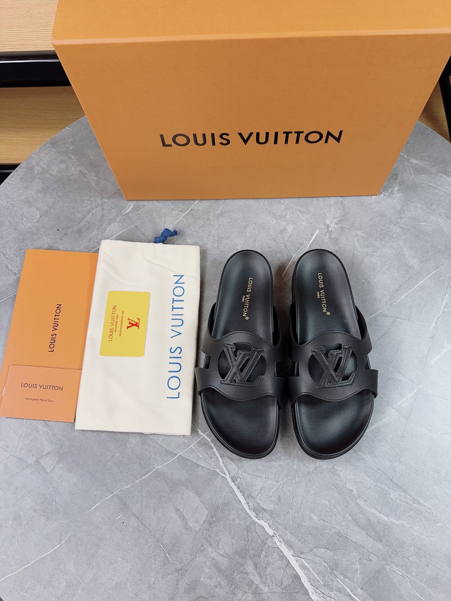 Louis Vuitton 2025 Spring/Summer Adjustable Leather Buckle Beach Sandals 3 i1734952520 6888 3