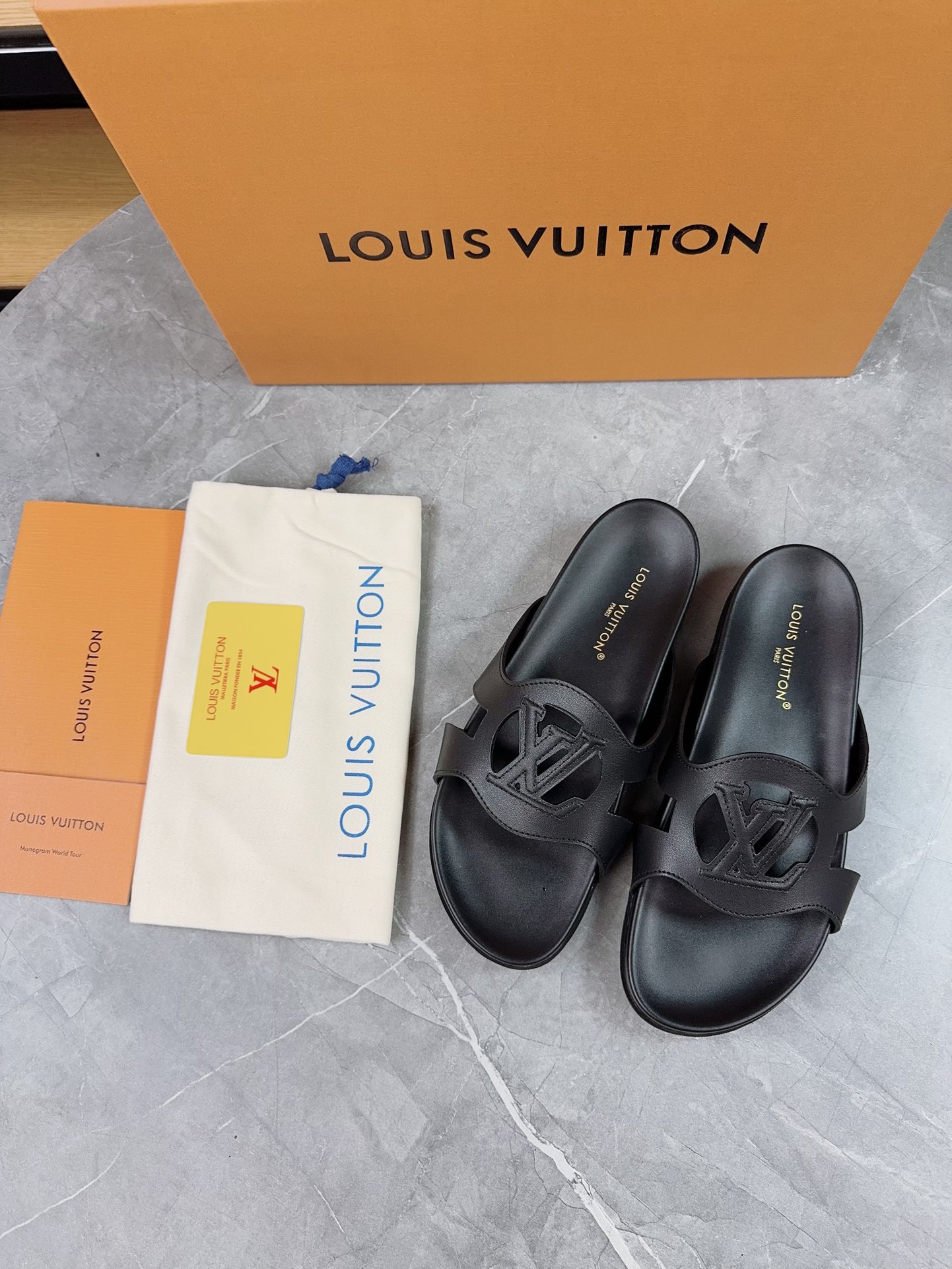 Louis Vuitton 2025 Spring/Summer Adjustable Leather Buckle Beach Sandals 5 i1734952520 7222 7