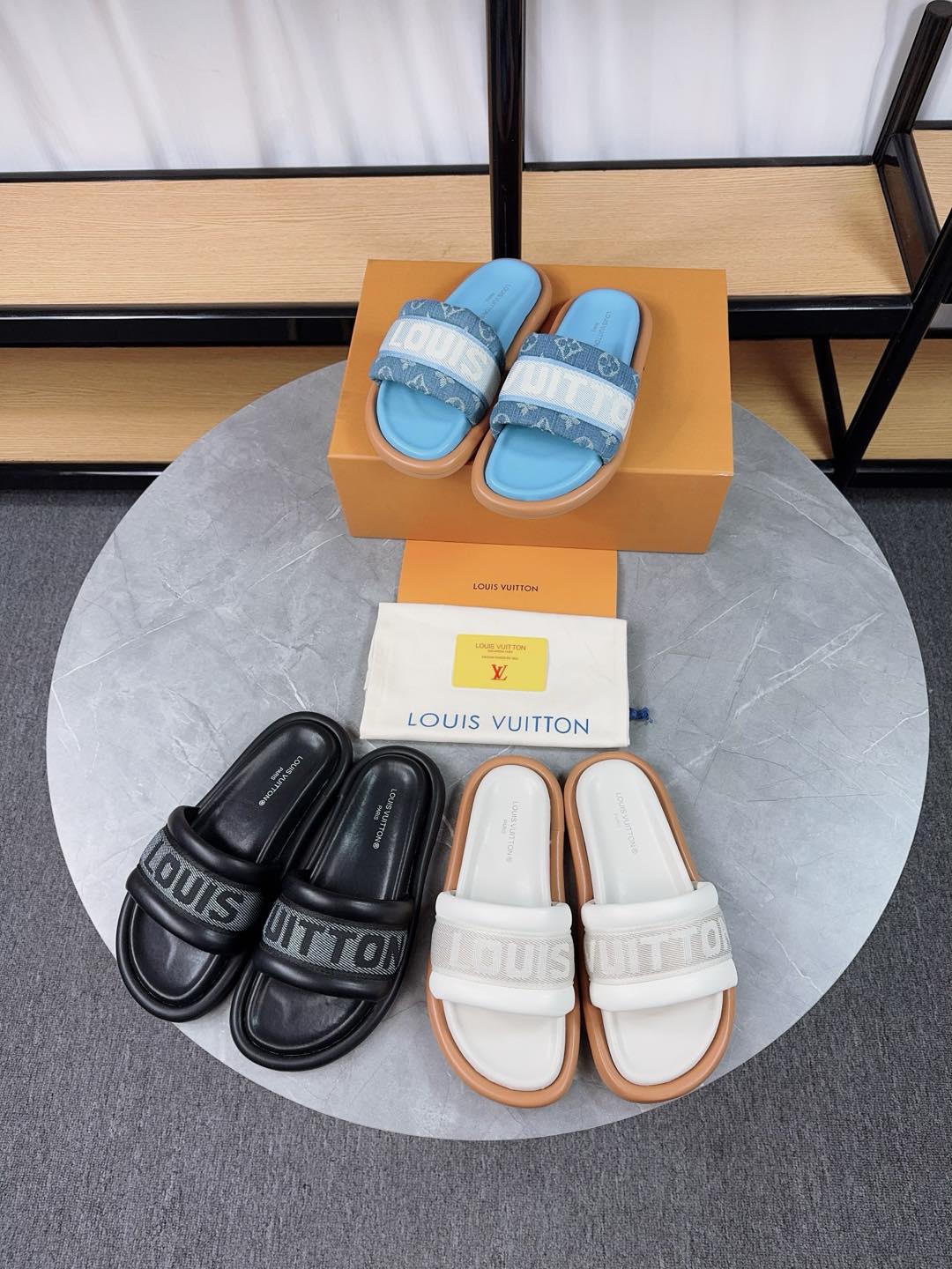 NO:164820,LV | Louis Vuitton 2025 Spring and Summer New Model, Top version, the original version is consistent, the counter is the latest model, straw slippers, hard goods are new, purchasing level!  Full of high-end feeling!  A popular model from domestic and foreign bloggers, retro and fashionable, beautiful!  Official website main model★ ━━━━━━ t ━━━━━━━━━━━━━━━━━━━━━━━━━━━━━━━━━━━━━━━━━━━━━━━━━━━━━━━━━━━━━━━━━───────────────────────────────────────────────────────────────────────────────────────────────�19860909LV | 路易威登  2025春夏新款 顶级版本原版一致 专柜主打最新款 草编拖鞋 硬货上新 代购级别！高级感十足！国内外博主刷爆的一款,复古又时髦上脚美炸了！官网主推款★ ━━━━━ t ━━━━━ 鞋面原版订制面料 内里牛里 大底橡胶高端大底 鞋码: 35-47（46-47定制不退换）批,拖鞋,louis vuitton,louis vuitton,slippers,espadrilles,Women's Shoes