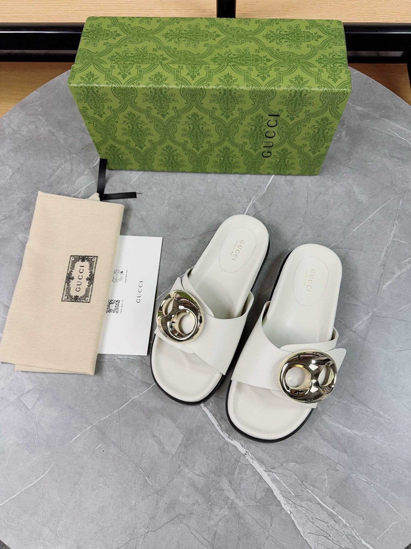 Gucci Women's White Leather Sandals with Gold-Tone Hardware and Open Toe 6 i1739943418336 3483 0 4
