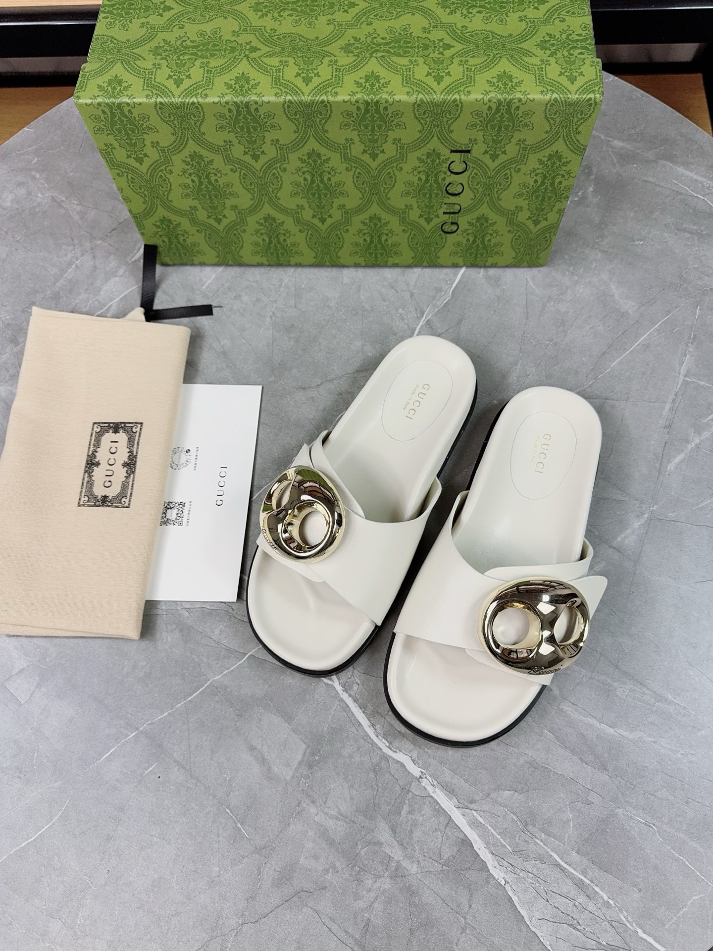 Gucci Women's White Leather Sandals with Gold-Tone Hardware and Open Toe 4 i1739943418385 1676 0 2
